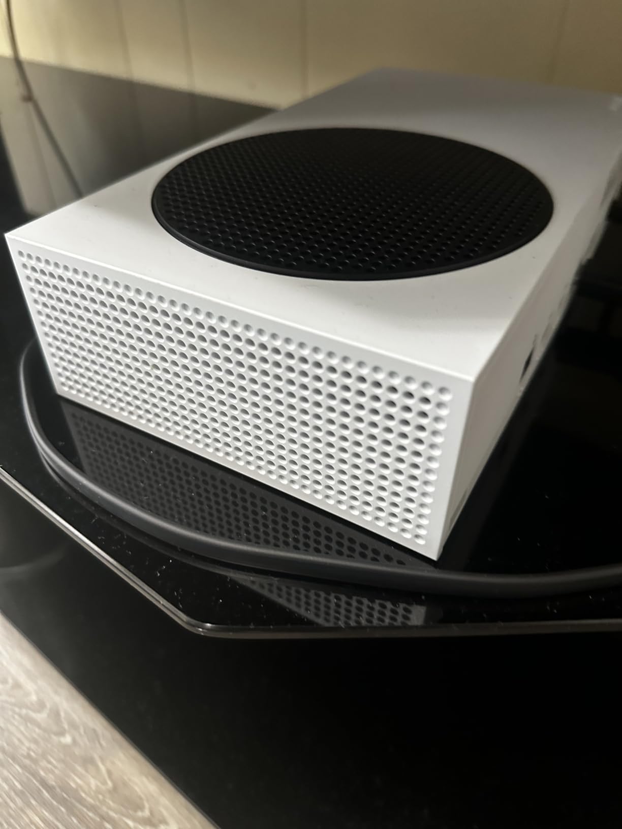 Xbox Series S - All Digital Gaming Console - 512GB SSD - Includes Wireless Controller - 120FPS - Robot White customer photo 1