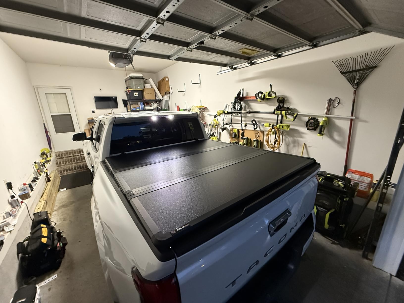 YITAMOTOR FRP Hard Tri-Fold Tonneau Cover for 2024-2026 Toyota Tacoma 5ft customer photo 1