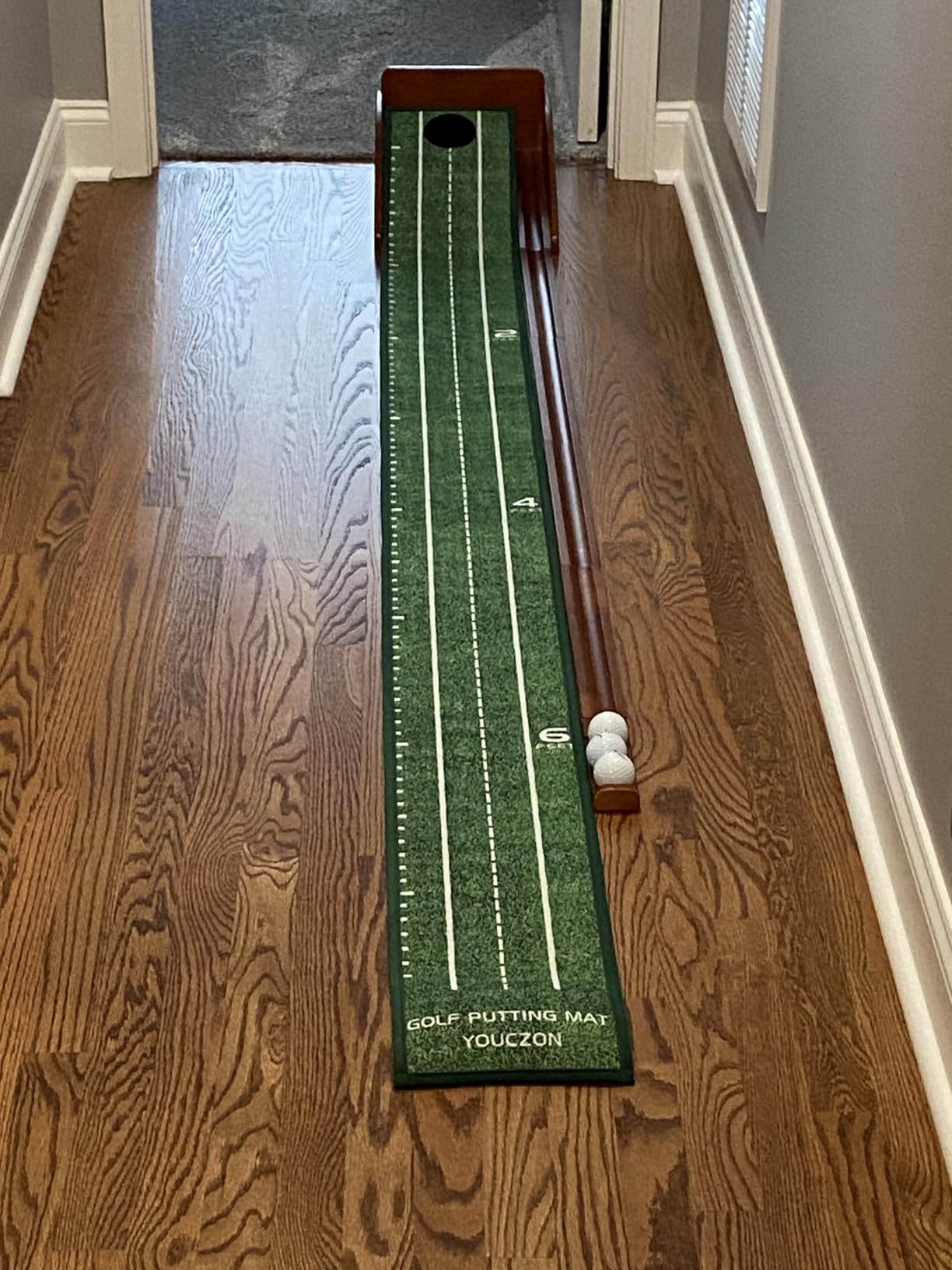 YOUCZON Putting Green Indoor,Golf Putting Mat with Auto Ball Return,Premium Crystal Velvet Surface, Practice Putting mat, Perfect Training Aid & Gift for Golf Lovers Christmas customer photo 2