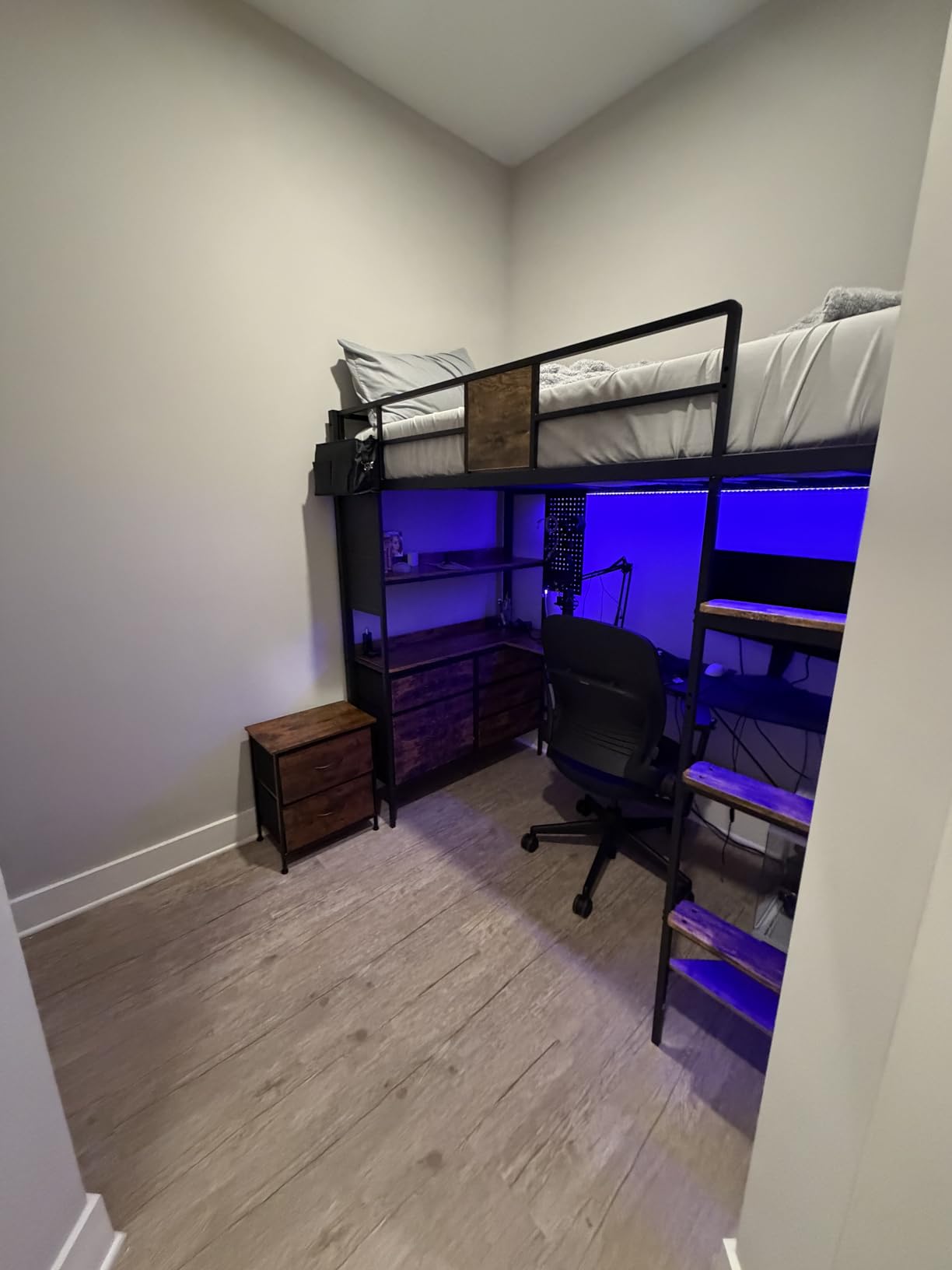 busyaeh Loft Bed Twin Size，Twin Loft Bed with Desk and 5 Drawer，LED Light customer photo 1