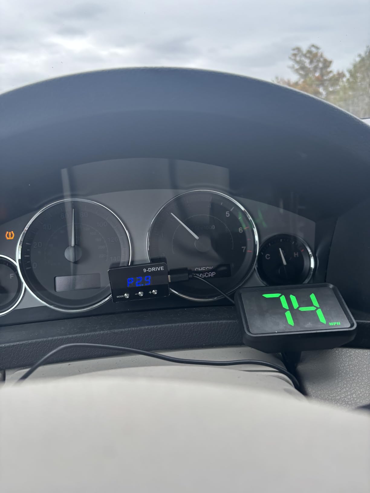 Heads Up Display for Cars Windshield with MPH Speed,HUD Display Digital Speedometer for Car Used USB Plug,Universal GPS Speedometer for Car Accessories Fit for Cars SUVs Trucks (MP/H) customer photo 1