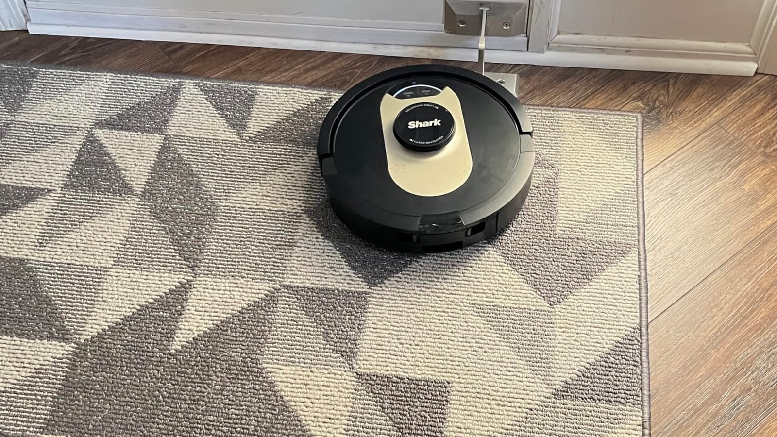 Shark PowerDetect 2-in-1 Robot Vacuum & Mop, White, AV2800ZE customer photo 1