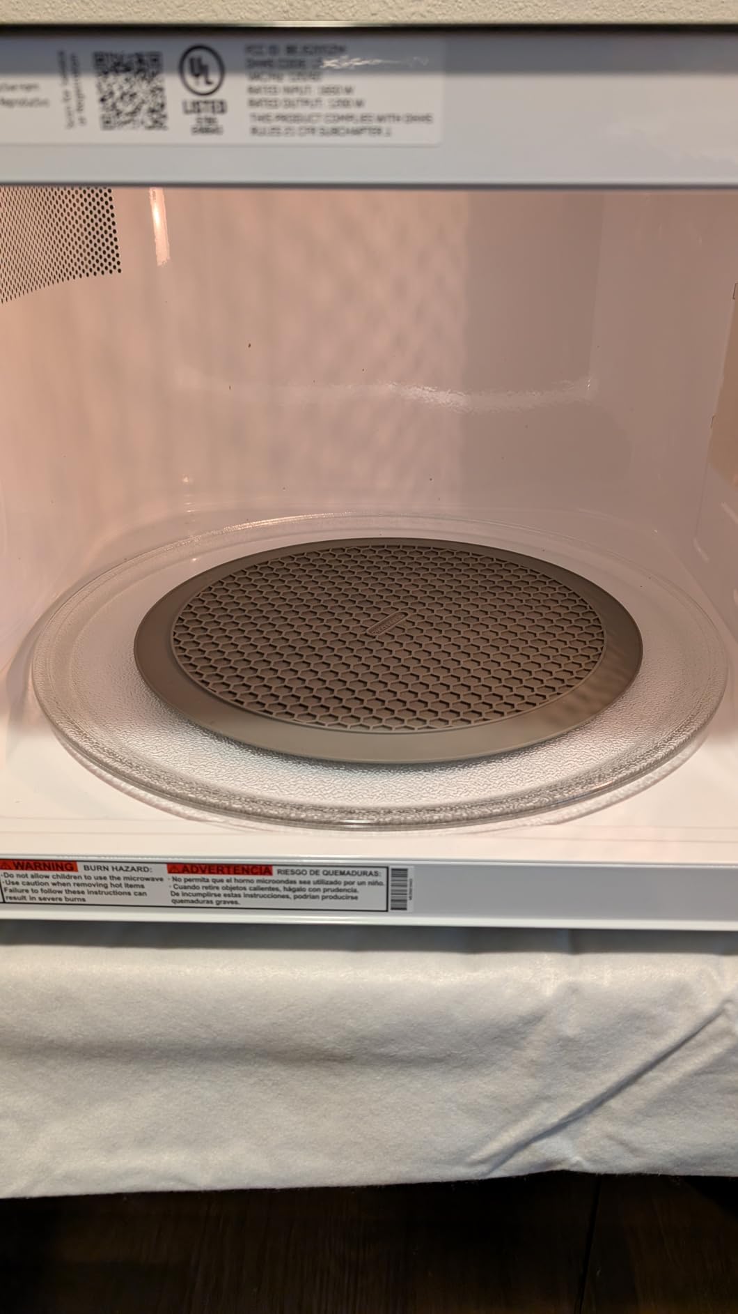 GE Countertop Microwave Oven, 1200 Watt, 2.0 Cu. Ft., White customer photo 1