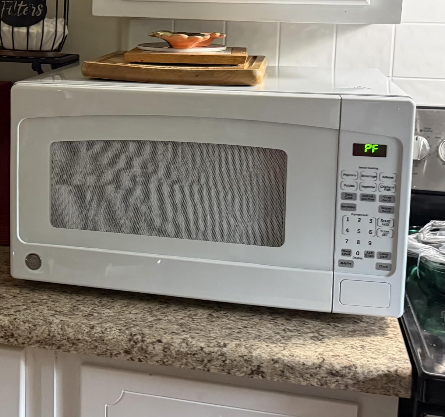 GE Countertop Microwave Oven, 1200 Watt, 2.0 Cu. Ft., White customer photo 2
