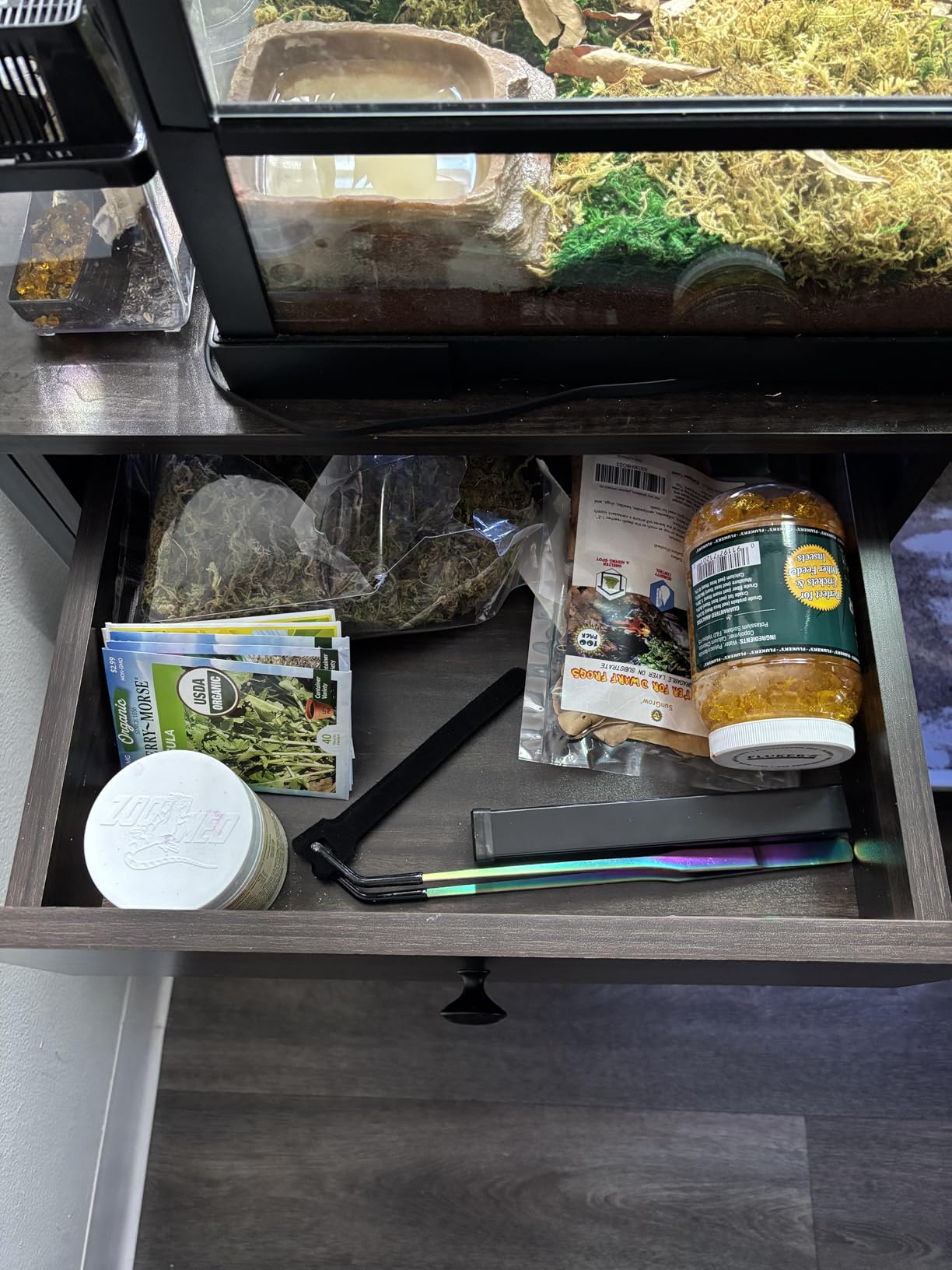 4ever2buy 55-75 Gallon Fish Tank Stand with Power Outlets, LED Light, Heavy Duty Aquarium Stand with Cabinet for Fish Tank Accessories Storage, for Turtle Tank, Reptile Terrarium, 1100LBS, Oak customer photo 1