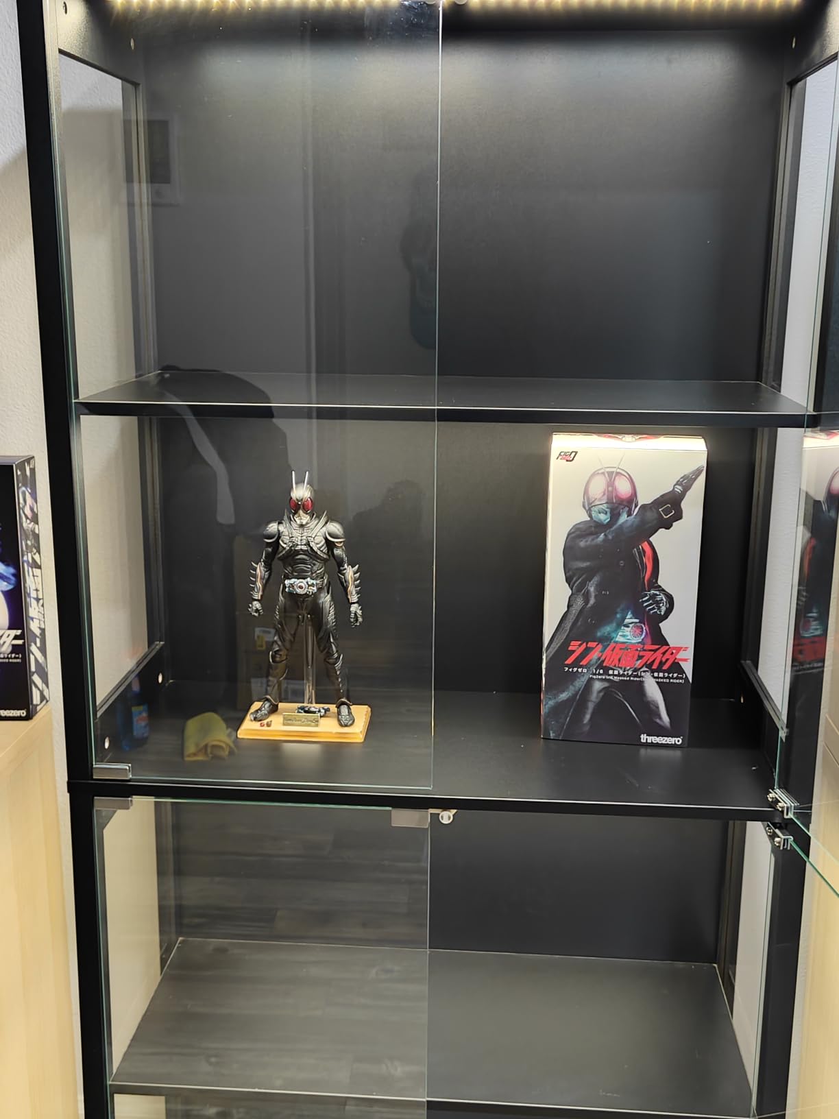 BROTTAR Display Cabinet with Glass Doors, 4-Tier Display Case, Black customer photo 1