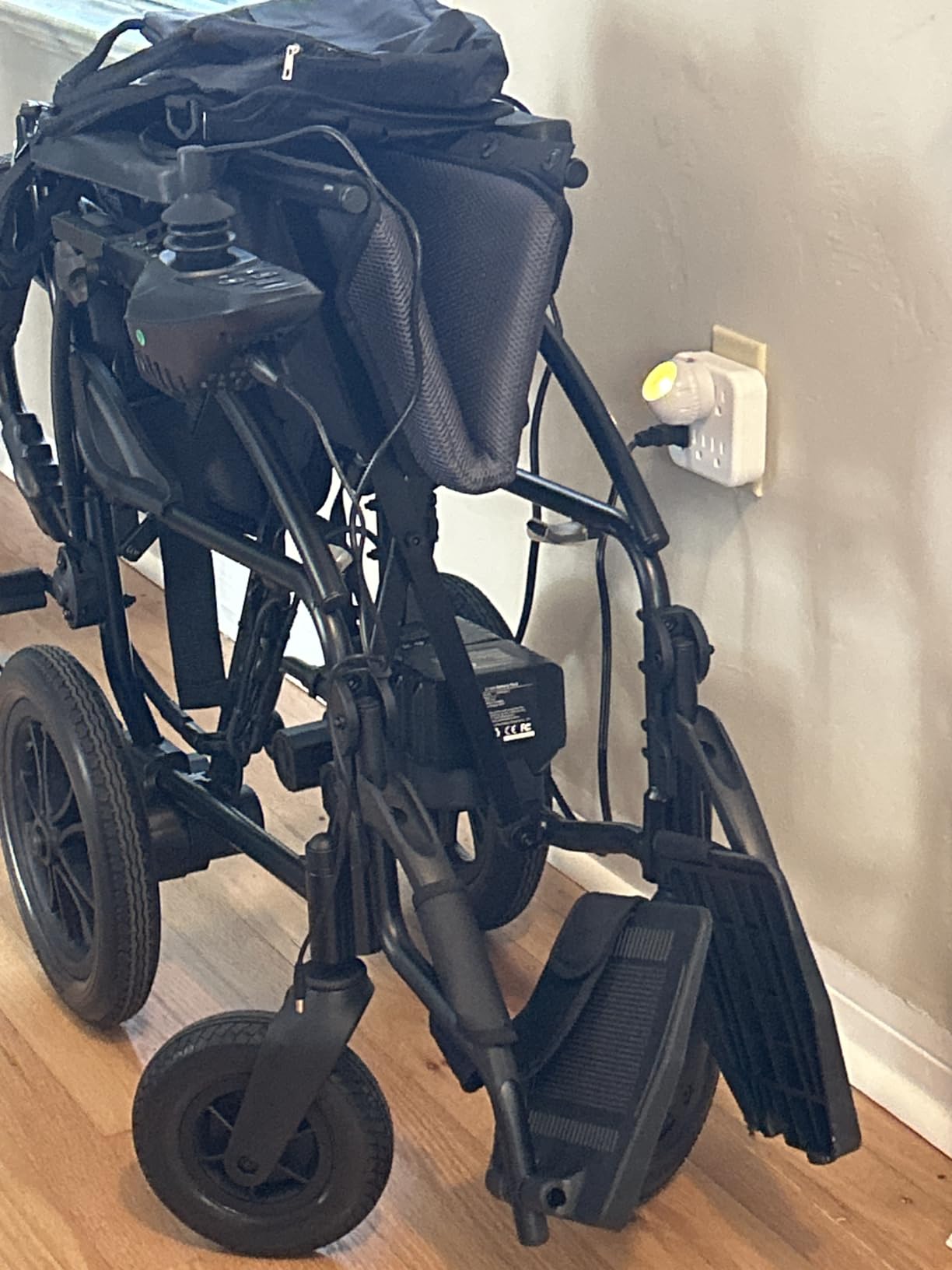 SLF30 Electric Wheelchair, Foldable Durable Motorized Wheelchairs for Adults with 19 Inch Seat and Supports Up to 300 lbs Airline Approved(36 Lbs, Grey) customer photo 1