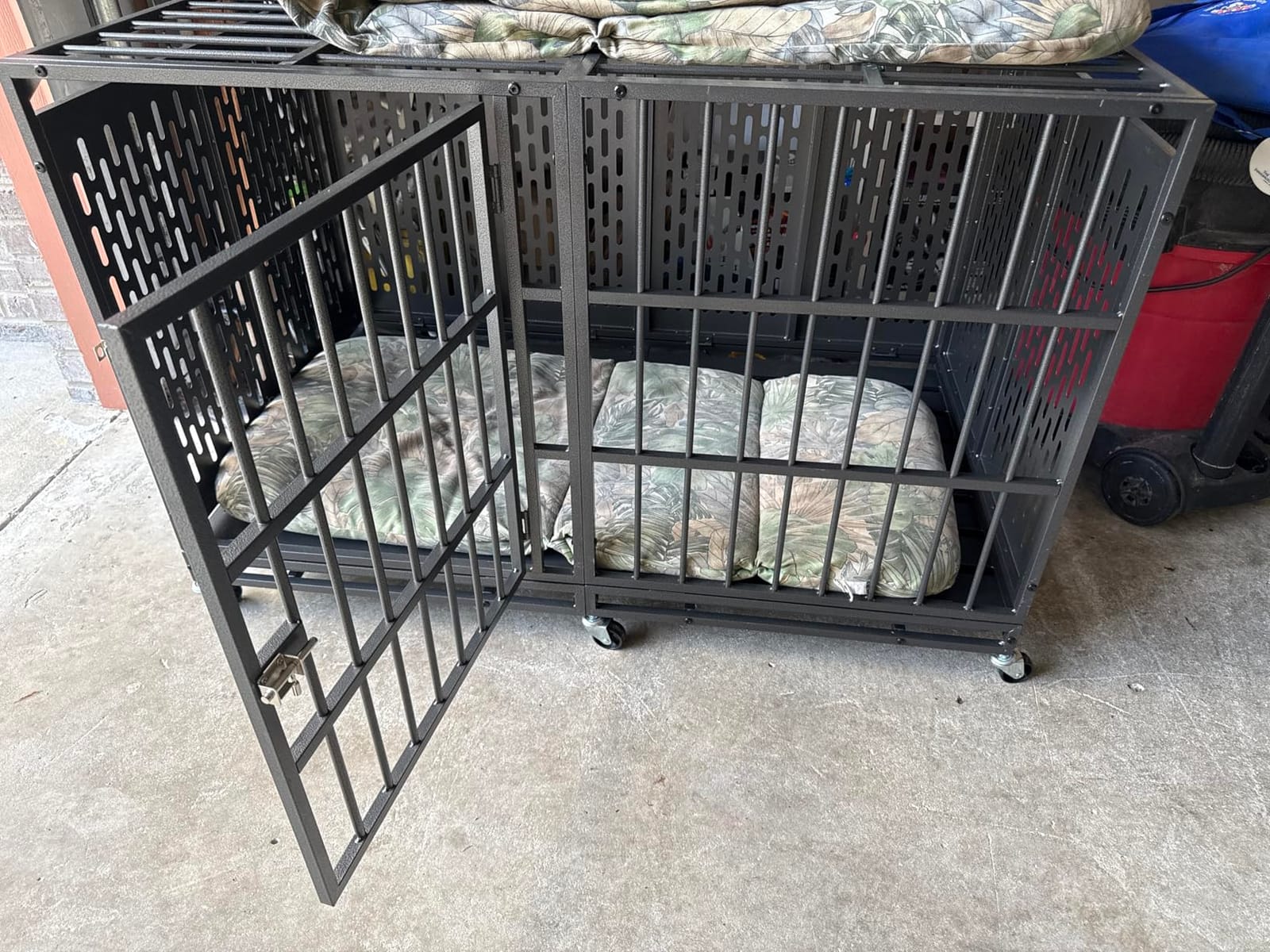 Snuowu 38 Inch Heavy Duty Dog Crate with Wheels, Metal Big Dog Cage for Large and Medium Dogs, Extra Large XL XXL Indestructible Dog Crate with Removable Tray. customer photo 2
