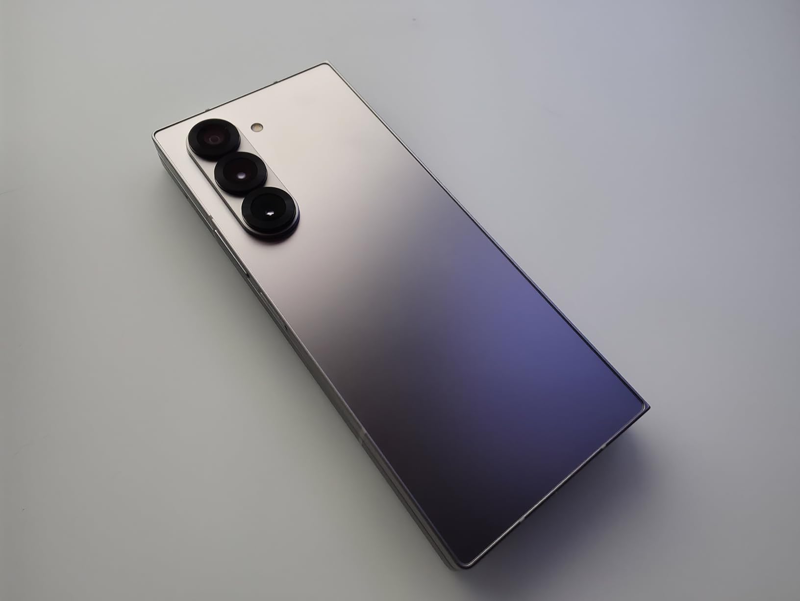 Samsung Galaxy Z Fold 6 AI Cell Phone, 256GB Unlocked Silver Shadow (Renewed) customer photo 2