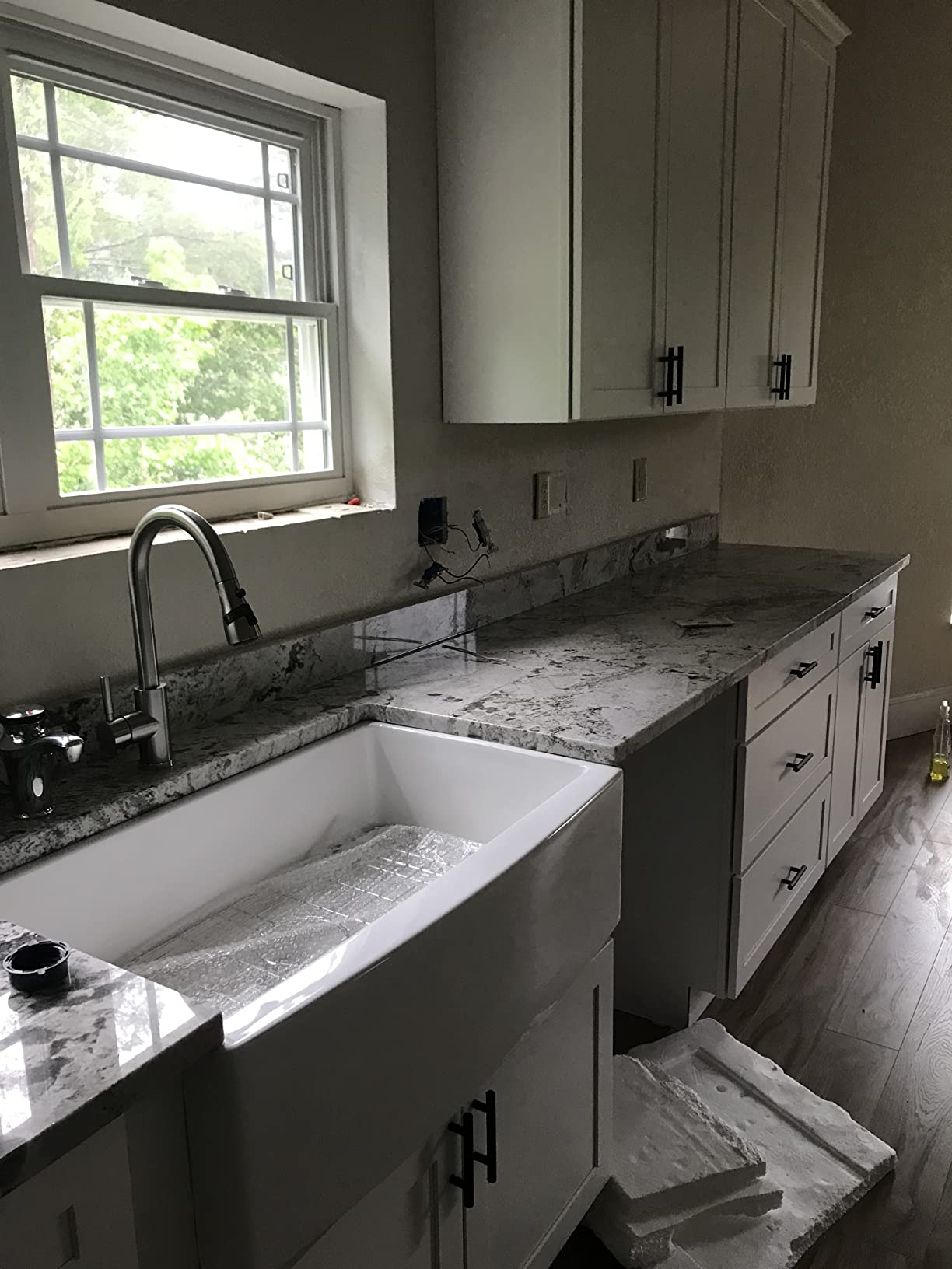 Lordear 33 Inch White Farmhouse Sink Solid Fireclay customer photo 2