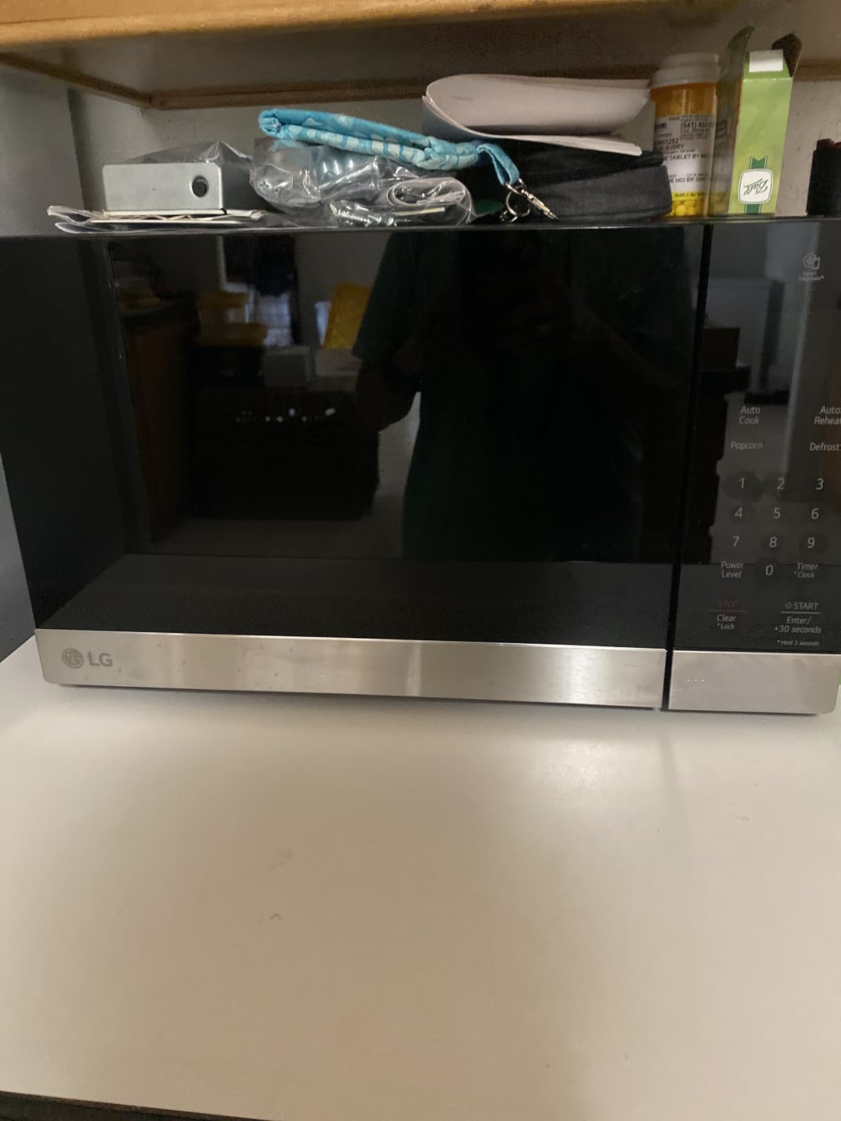 LG Countertop Microwave, 0.9 cu. ft., Stainless Steel, 18.75x14x10.69 Inch, Smart Inverter, NeoChef, 1000 Watts customer photo 1