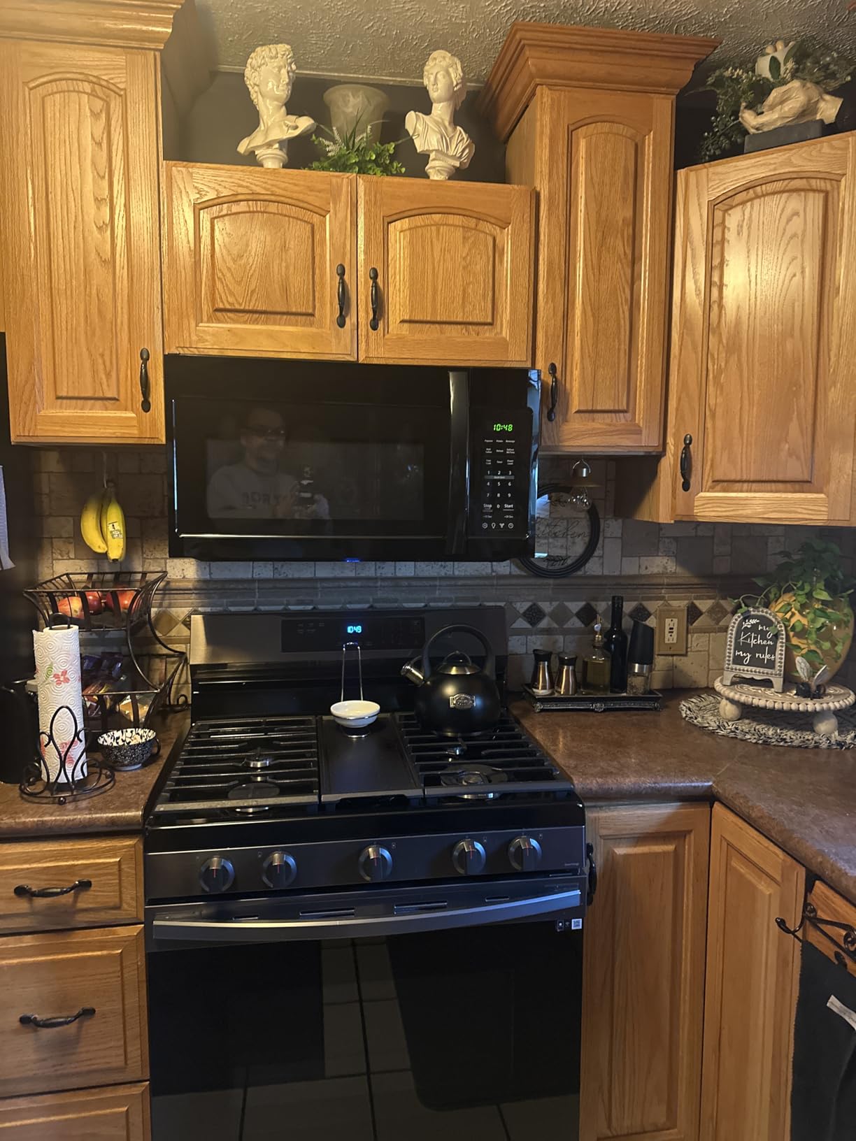 BLACK+DECKER Over the Range Microwave Oven, 1.7 Cu.Ft, 1000W, Black customer photo 2