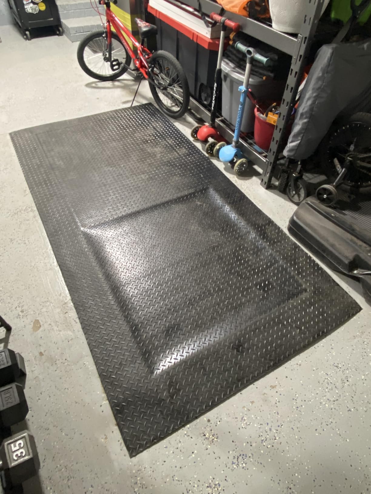 VEVOR Rubber Flooring Roll, 3 mm x 4 FT x 15 FT Diamond Plate Mat, Black customer photo 1