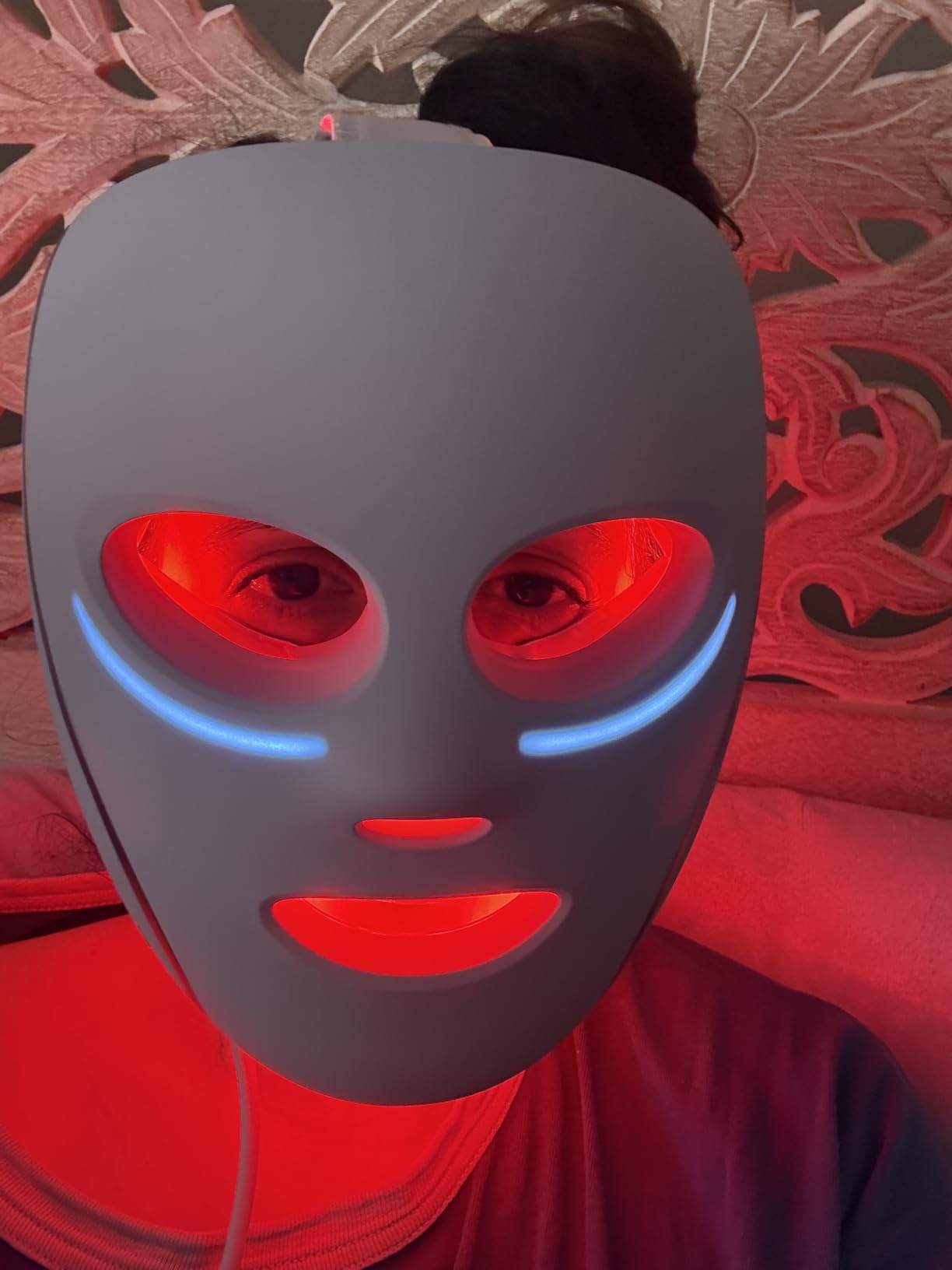 Shark CryoGlow LED Face Mask, Red Light Therapy, Under-Eye Cooling, FW312PL customer photo 1