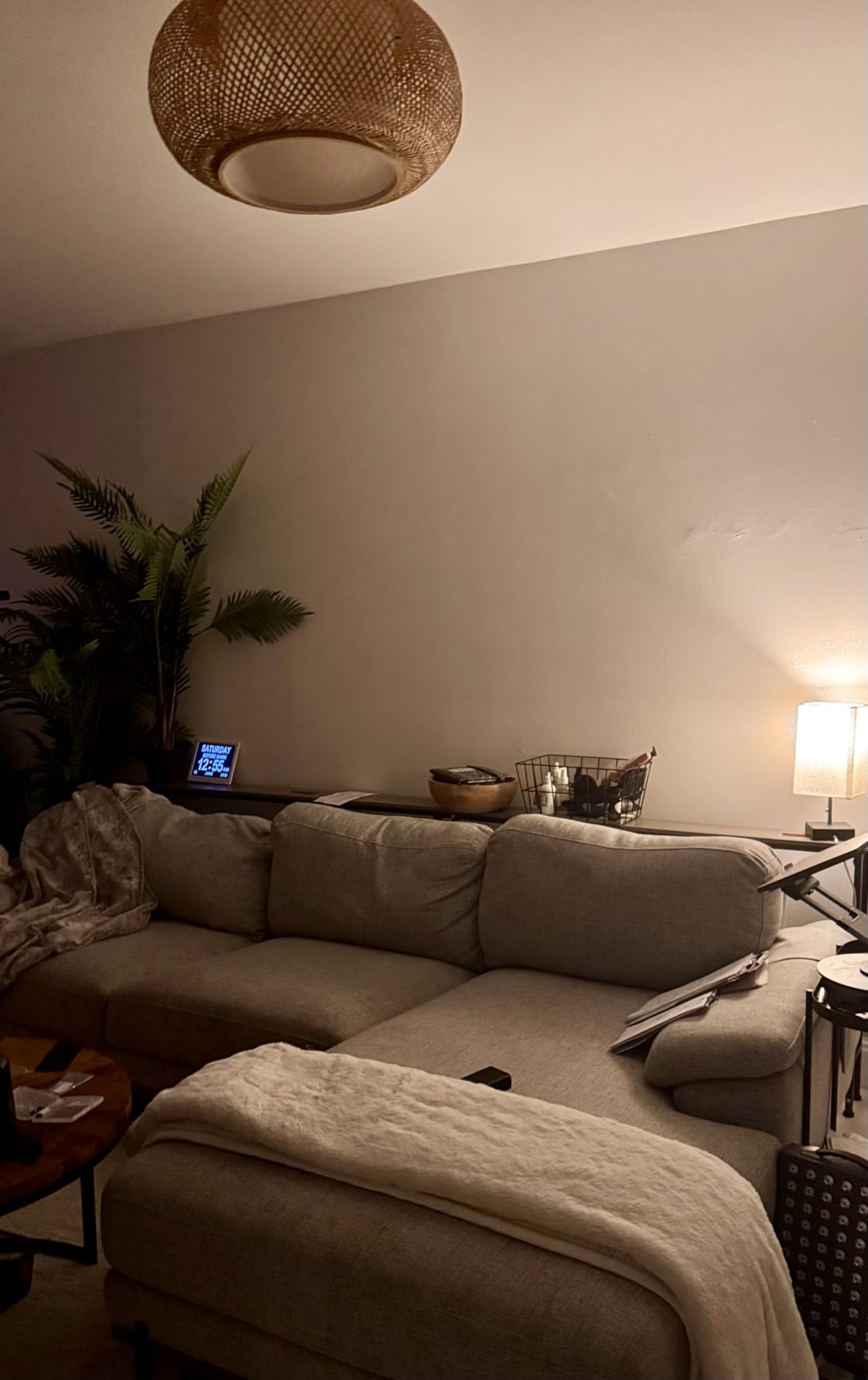 SUPERJARE 102 Inch Sofa Table with 2 Power Outlets and USB-C Ports customer photo 1