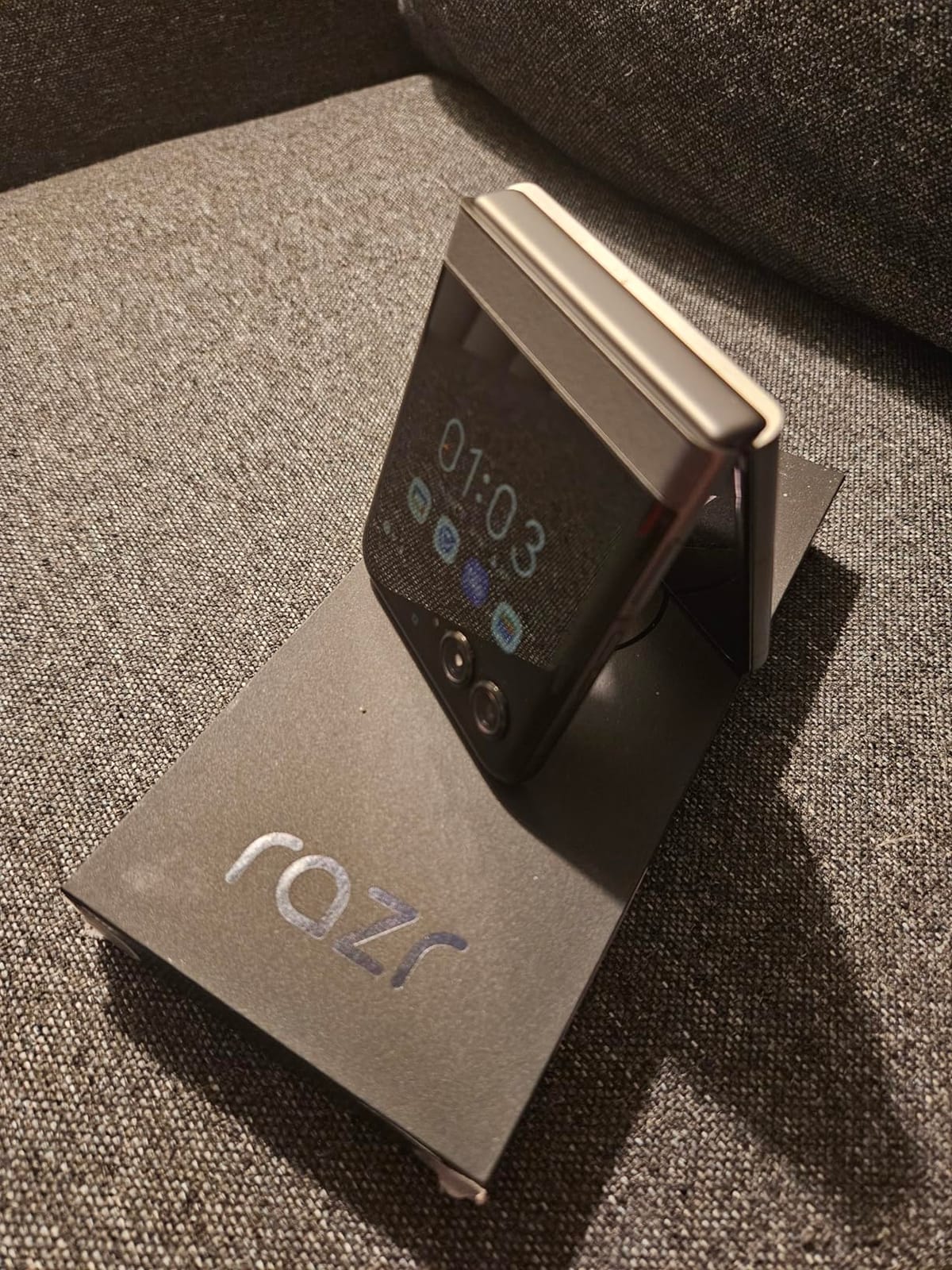 Motorola Razr 2025 | Unlocked | Made for US 8/256GB | 50MP Camera | Pantone Spring Bud customer photo 1