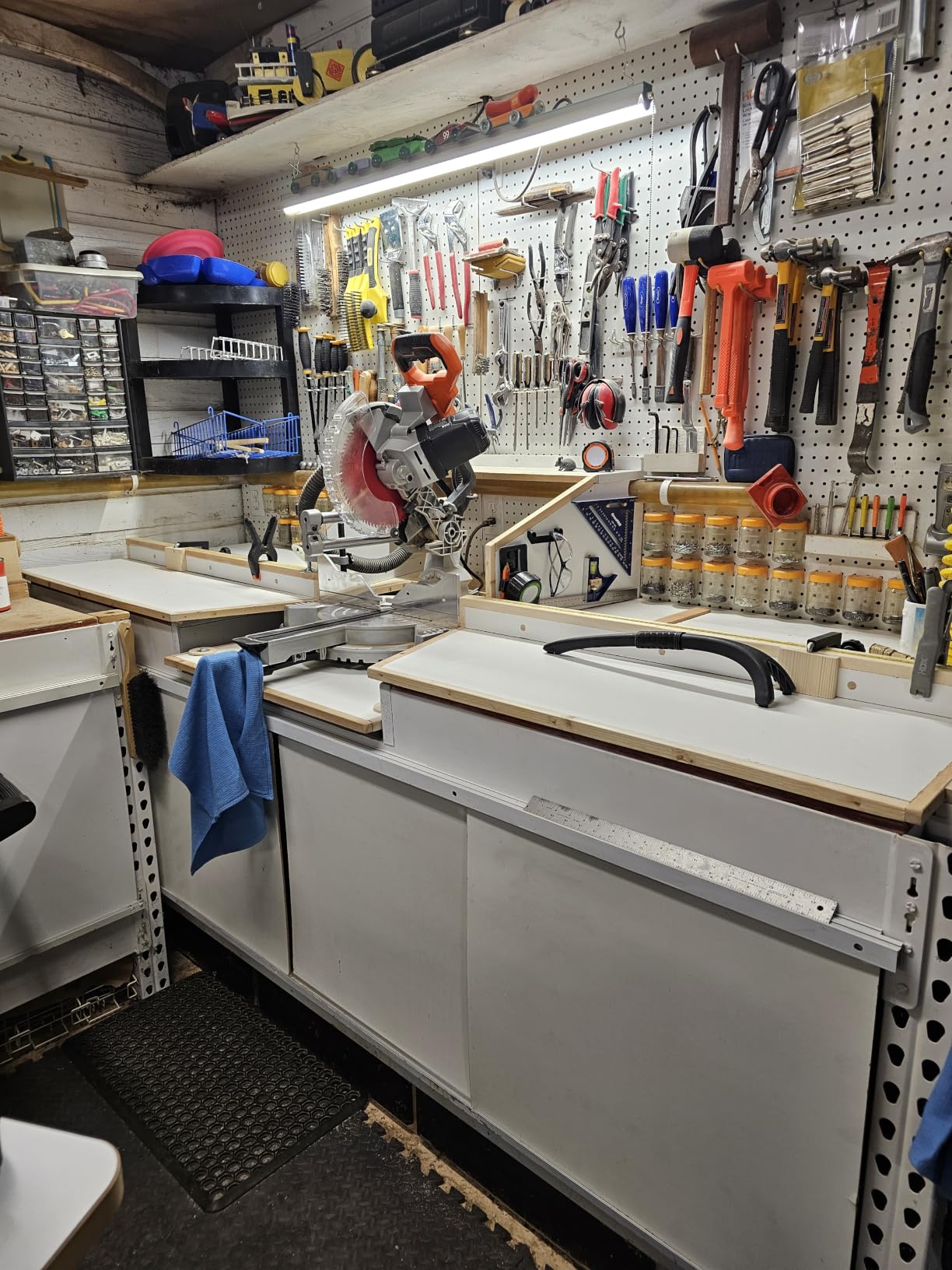 VEVOR Sliding Compound Miter Saw, 12-Inch Blade, 15 Amp Motor, 60-Tooth, Corded Double Bevel Sliding Miter Saw, LED Precision Alignment, Angle Adjustable, for Wood, Composite Decking, Laminates customer photo 1