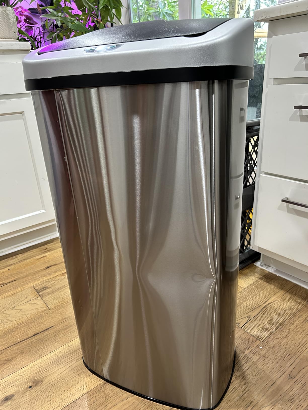 iTouchless Patented Large 24 Gallon Motion Sensor Trash Can | Odor Filter customer photo 2