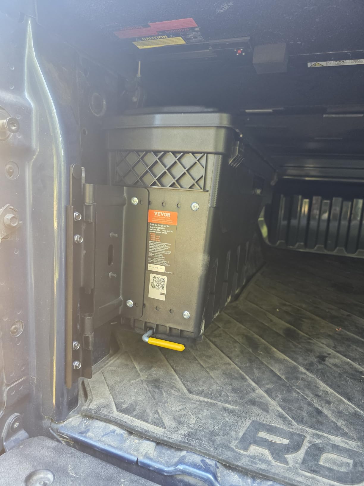 VEVOR Truck Bed Storage Box, Lockable with Password Padlock, 6.6 Gal/25 L ABS Wheel Well Tool Box, Waterproof and Durable, Compatible with Ford F-150 2015-2021, Drivers Side (Left) customer photo 1