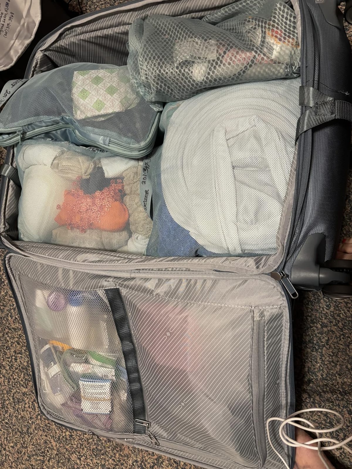 Veken 9/11 Set Compression Packing Cubes for Cruise Travel Essentials,Compressible Expandable Large Luggage Organizer Bags for Clothing,Space Saver Bags with Over 1000 pcs of Mesh Holes(Beige) customer photo 1