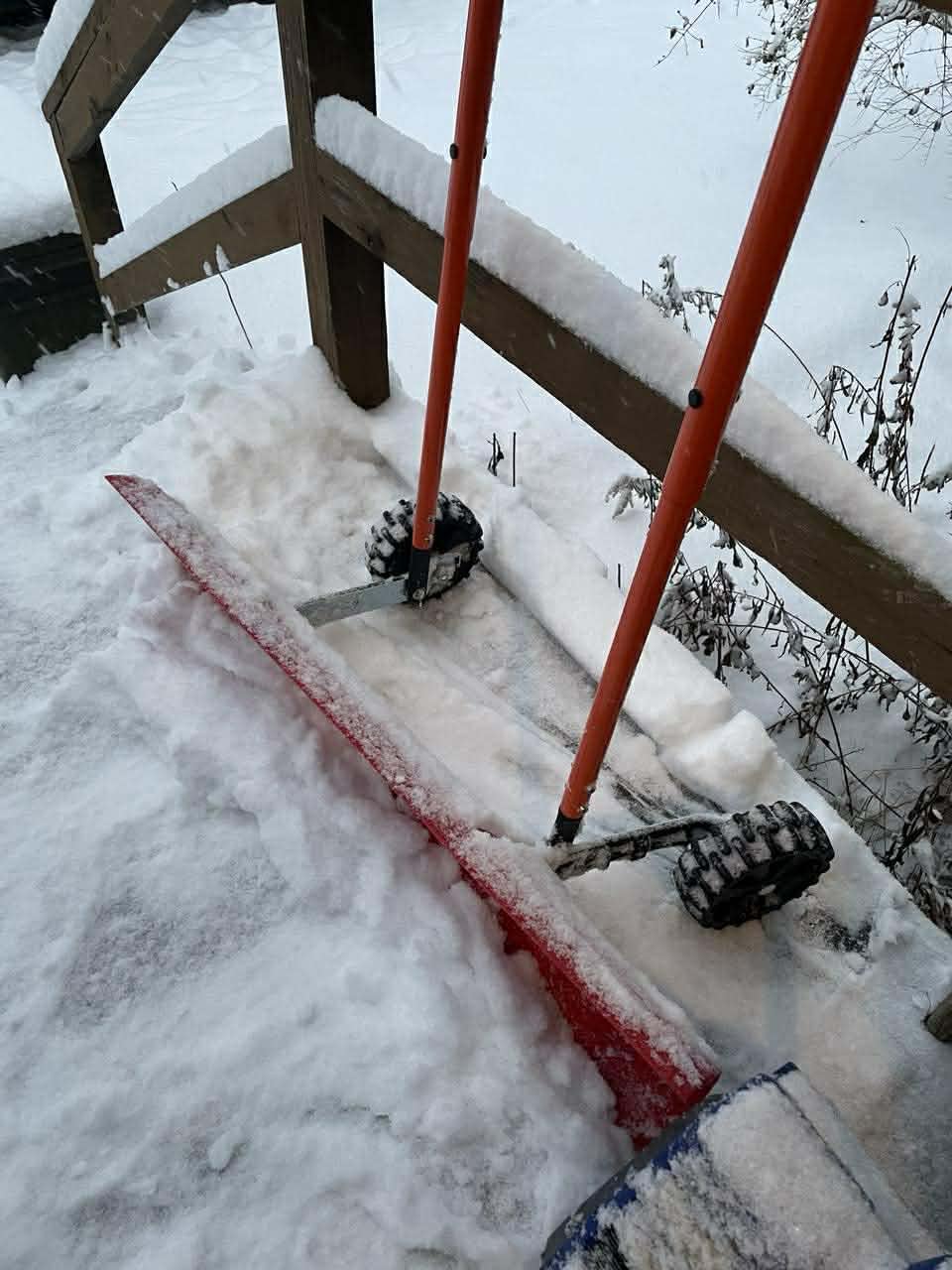 VEVOR Snow Pusher Shovel, 36 inch Wide Push Snow Shovel Plow for Driveway customer photo 1