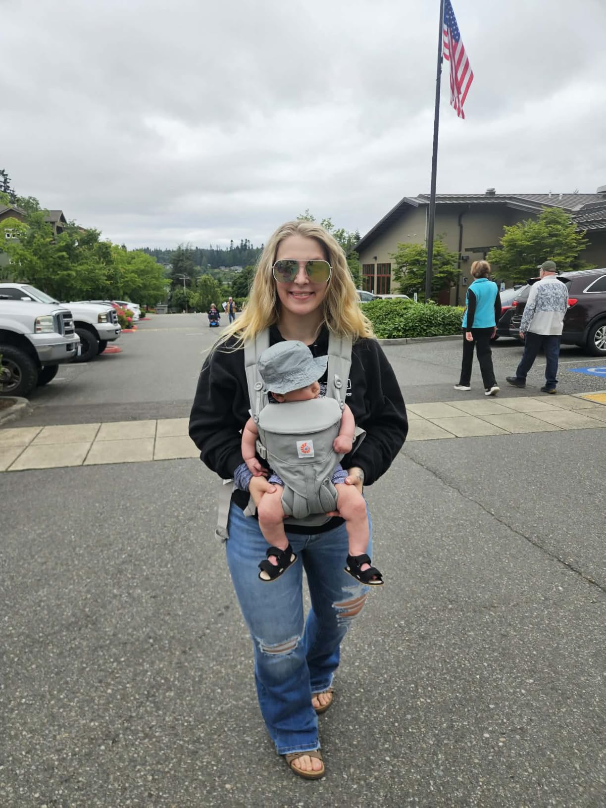 Ergobaby Omni Classic Baby Carrier for Newborn to Toddlers 0-48 Months customer photo 1
