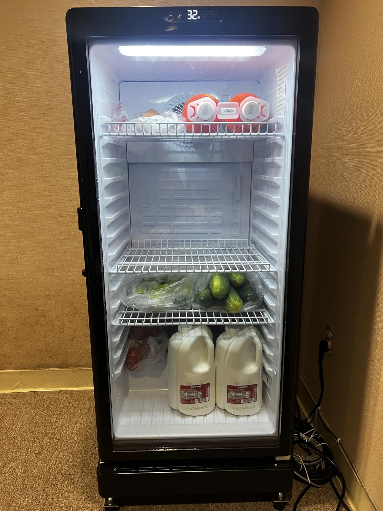 7 Cu.Ft Commercial Beverage Refrigerator with Glass Door customer photo 1