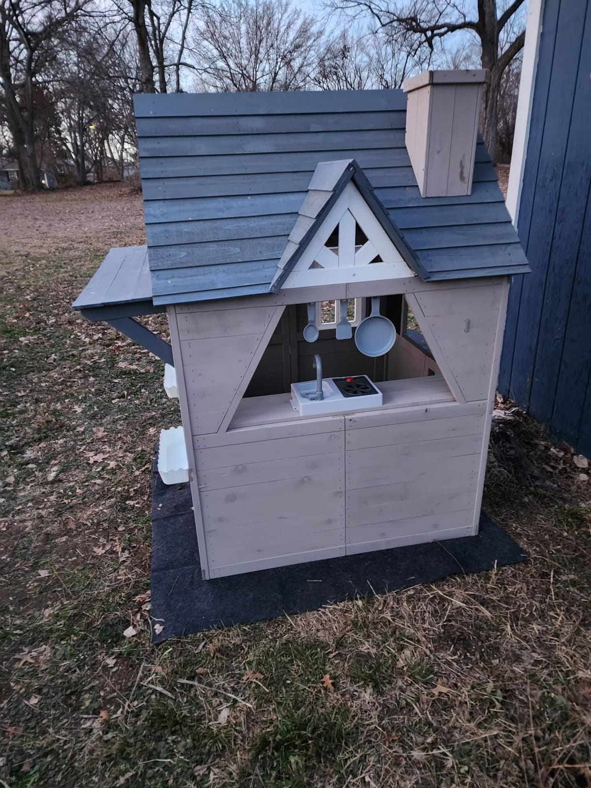 Kids Outdoor Playhouse with Play Kitchen, Ages 3-8, Fits 2-4 Kids customer photo 2