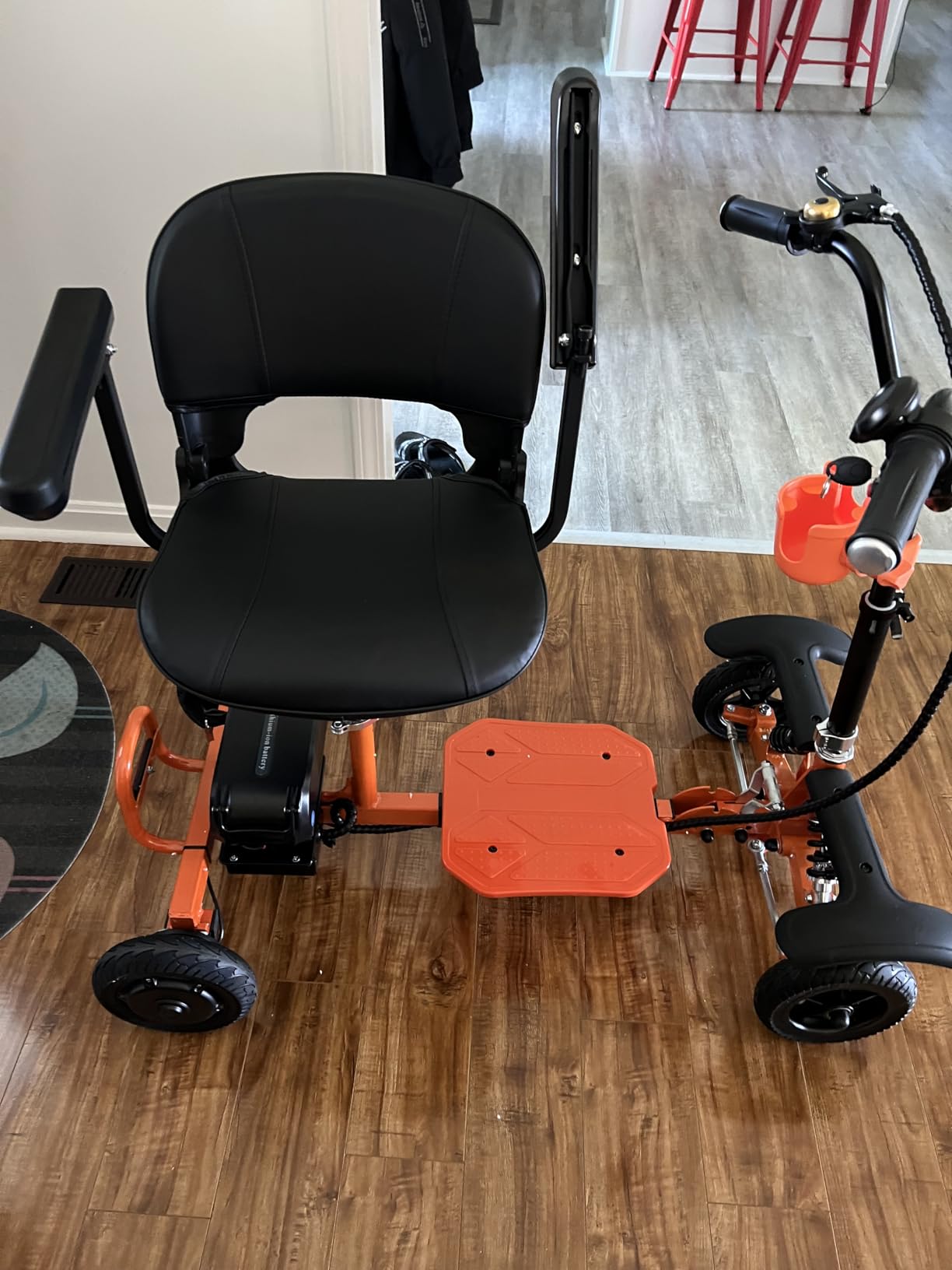 VEVOR Heavy Duty 4-Wheel Mobility Scooter, Powerful 1000W Brushless Motor, 500 lbs Capacity, 21.5 Miles Long Range, All Terrain Mobility Scooter with Lockable Trunk for Seniors & Adults | For Seniors and Adults, Recreational Design Handles Varied Surfaces and Provides Three Speeds with 20 Degree Climbing Ability customer photo 2