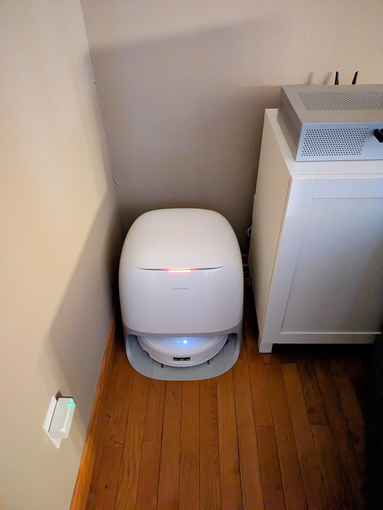 roborock Qrevo Curv 2 Flow 2026 New Robot Vacuum and Mop, 20,000 Pa, SpiraFlow Real-Time Self-Cleaning Roller Mop, Dual Zero-Tangle, AI Obstacle Avoidance, Heat-Washes & Dries Mop, Carpet Protection customer photo 1