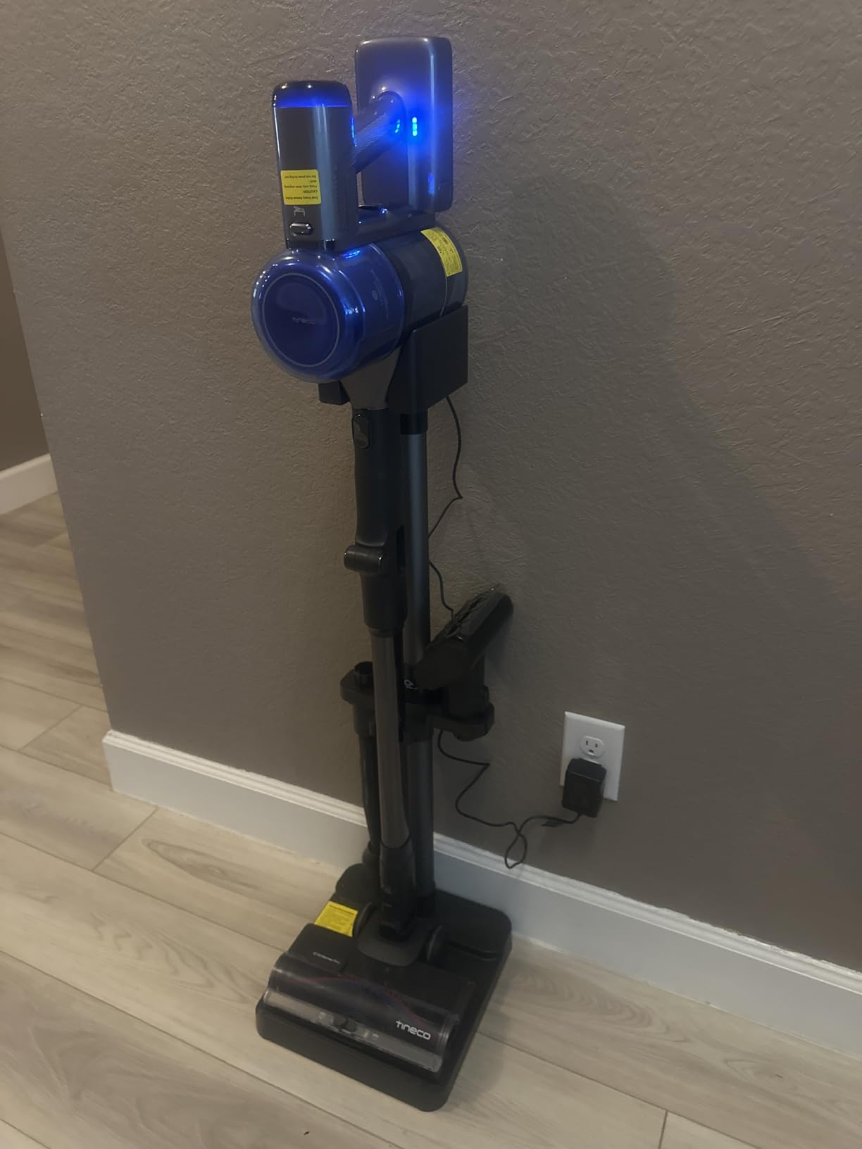 Pure ONE S20 Cordless Vacuum Cleaner, Clogless Brush Design, Up to 55 Minutes of Runtime, 6-Stage Filtration System, LED Brush Headlights, Stick Vacuum Cleaner for Pet Hair, Carpet & Hard Floor customer photo 2