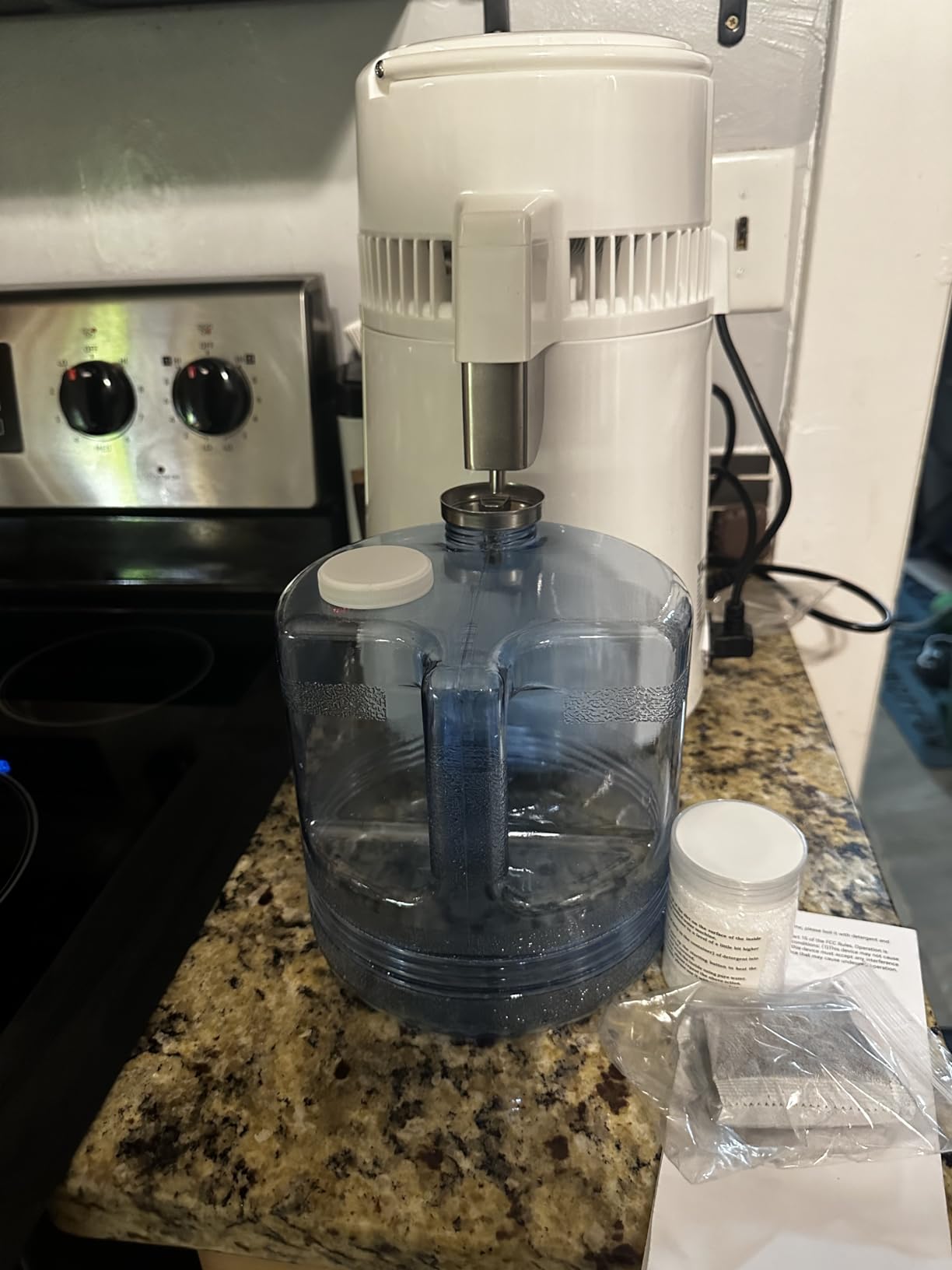 VEVOR Water Distiller, 6L/1.6 Gal Distilled Water Maker Countertop, 900W Distilling Machine with Glass Carafe, 0–99H Timer, Time & Temp Display, 2-Layer 304 Stainless Steel Distill for Home, Navy customer photo 2