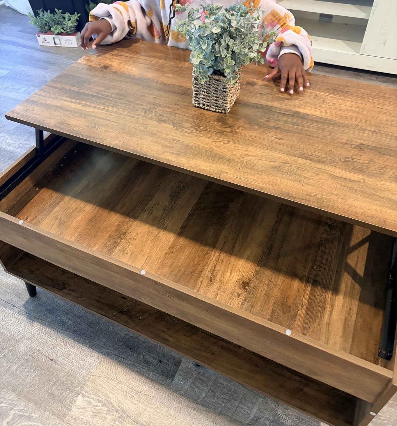 VASAGLE Lift Top Coffee Table with Hidden Storage, Gas Spring customer photo 1