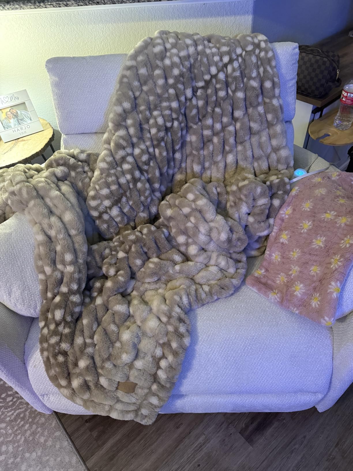 FLEXISPOT Mochi-Pro Zero Wall Oversized Power Recliner, 450 lbs, Beige customer photo 1