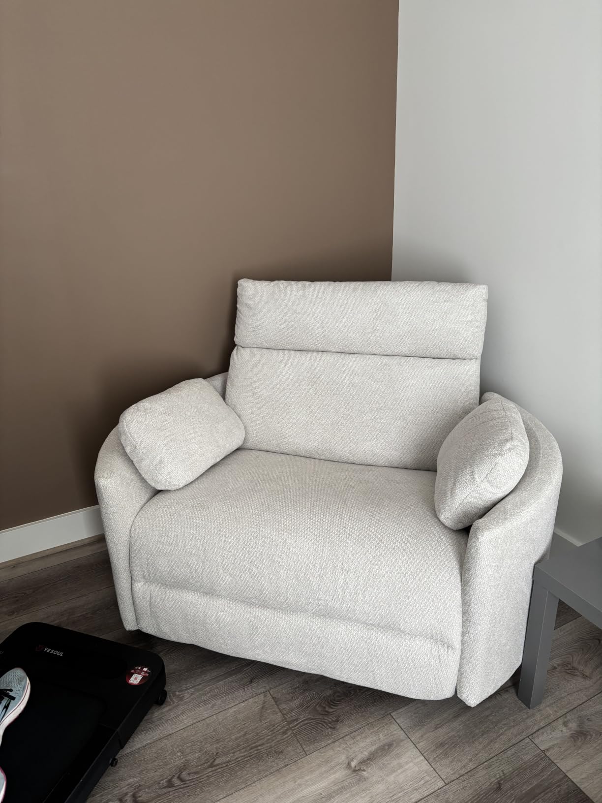 FLEXISPOT Mochi-Pro Zero Wall Oversized Power Recliner, 450 lbs, Beige customer photo 2