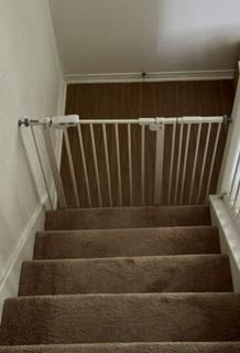 InnoTruth 27-36.6 in Wide Baby Gate for Stairs and Doorways, Black customer photo 1