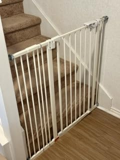 InnoTruth 27-36.6 in Wide Baby Gate for Stairs and Doorways, White customer photo 2