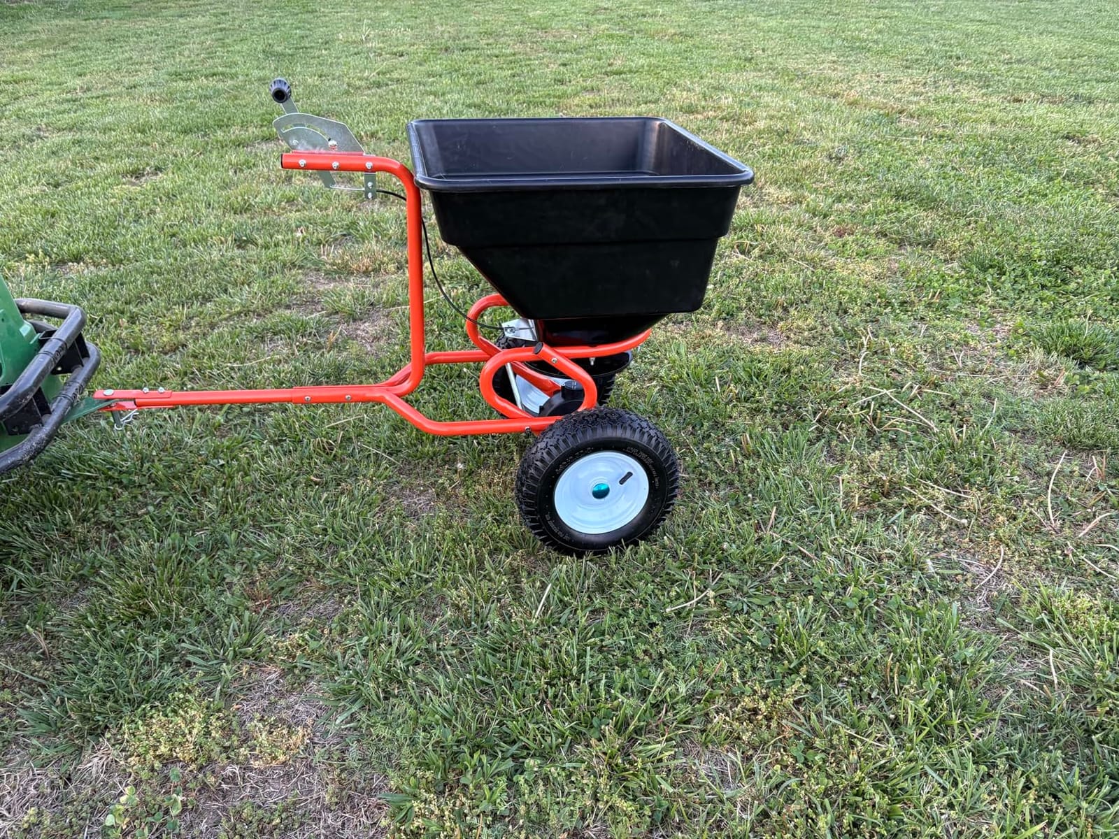 Garvee Tow-Behind Spreader, 130LBS Capacity Pull Salt Broadcast Spreader customer photo 1