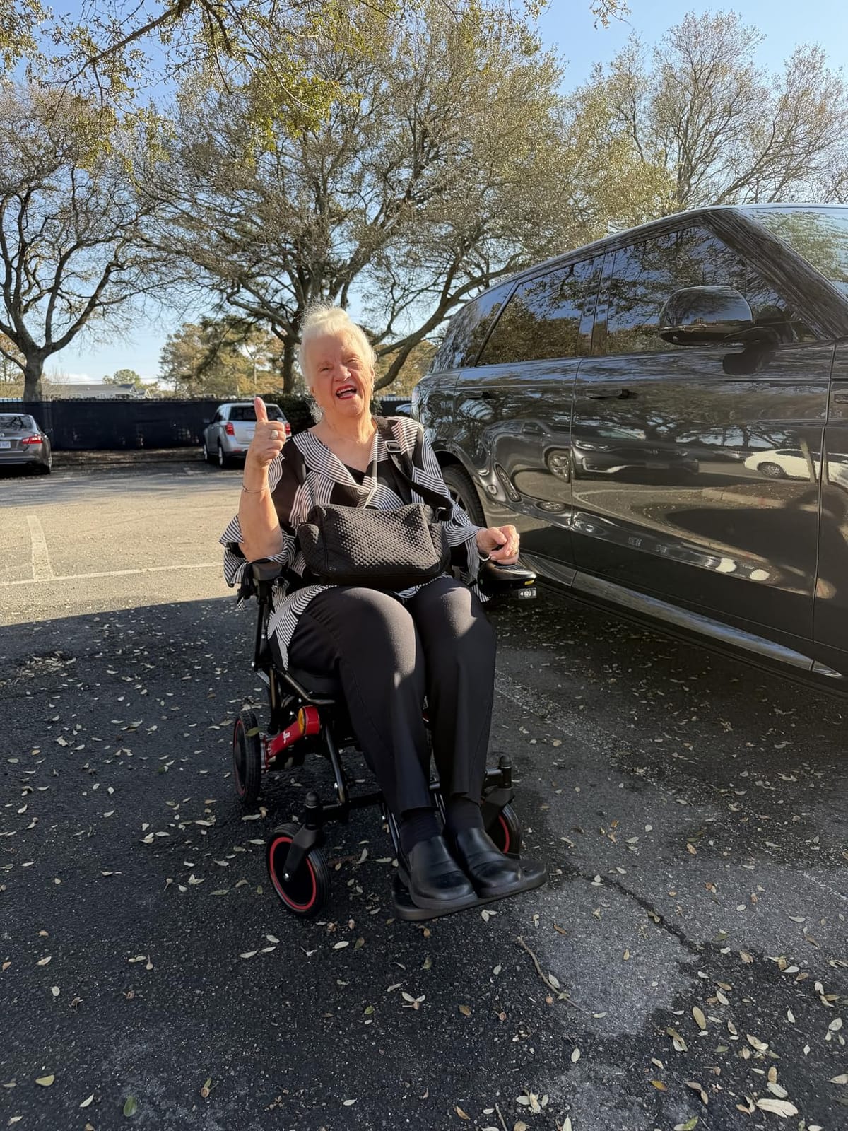 Aotedor Electric Wheelchair for Adults, Lightweight Foldable Power Chair for Travel, 15 Mile Range Motorized Wheelchair with Electromagnetic Brake, Easy 360° Joystick Control, Silver customer photo 2