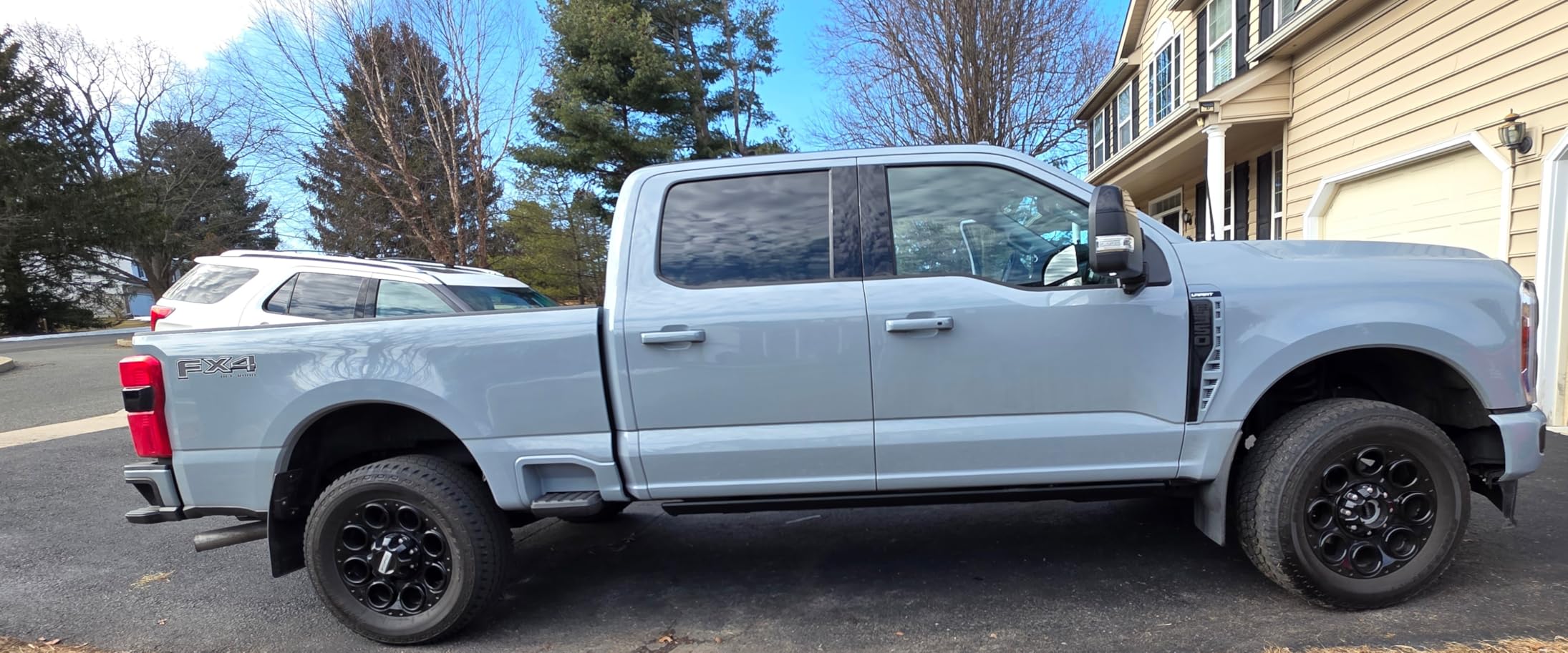 WOLFBOX Power Running Boards for 2025-2026 Ram 1500 Crew Cab customer photo 1