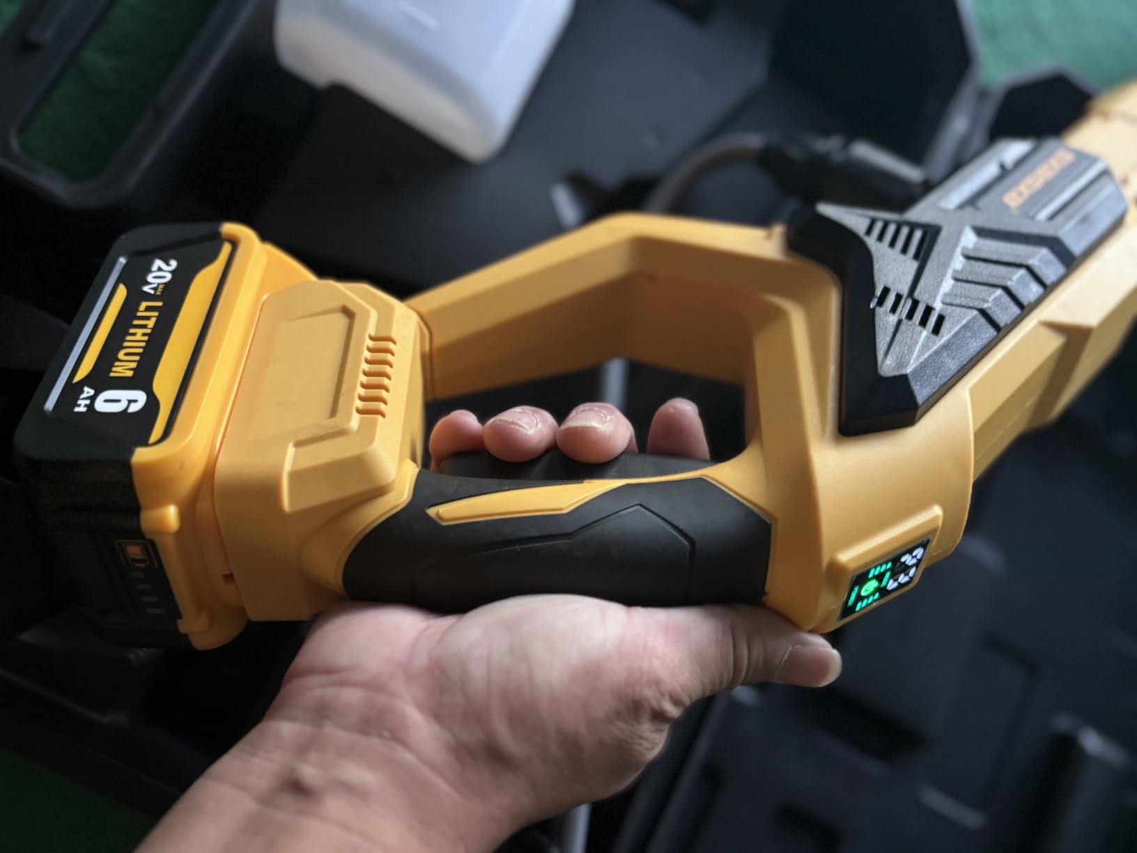 Cordless Portable Washer for Dewalt 20V Battery, 1100 PSI Handheld Washer customer photo 1