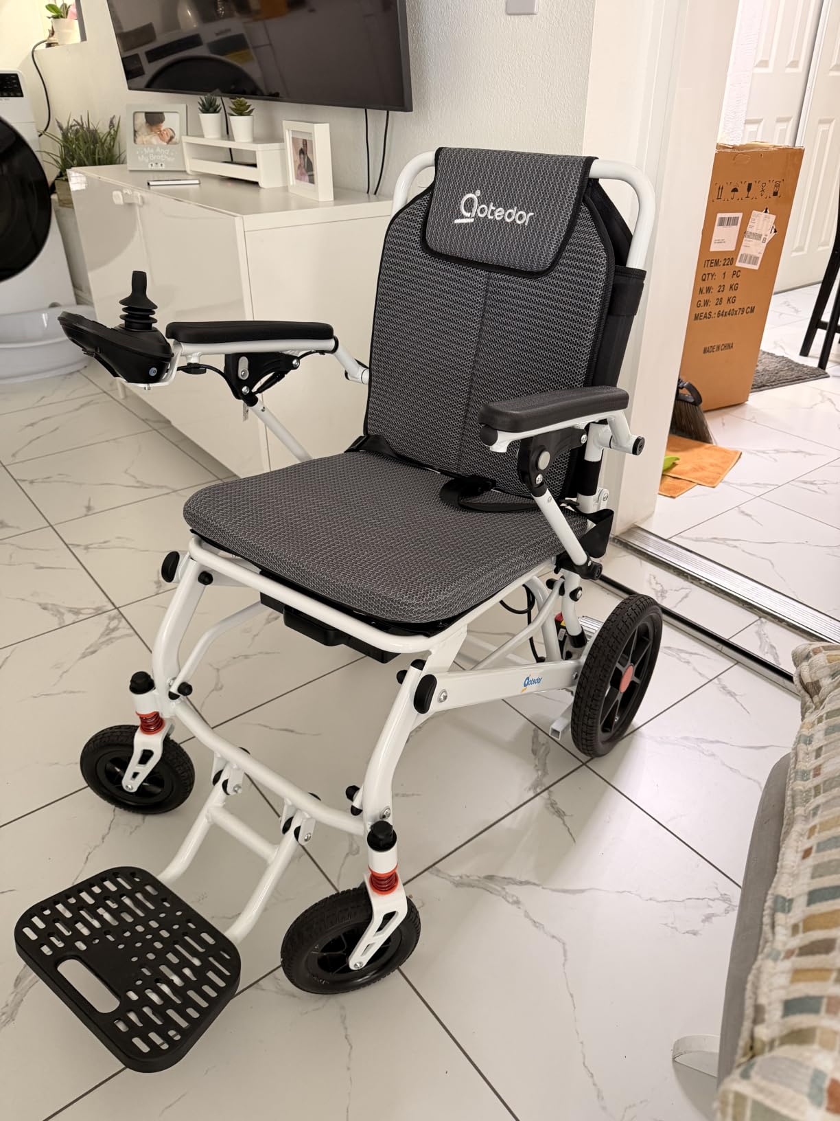 Aotedor Electric Wheelchair for Adults,39 lbs Lightweight Foldable Power Wheelchair, Airline Approved,11 Miles Travel Range, 400W Brushless Motor, Portable Mobility Chair for Seniors customer photo 1