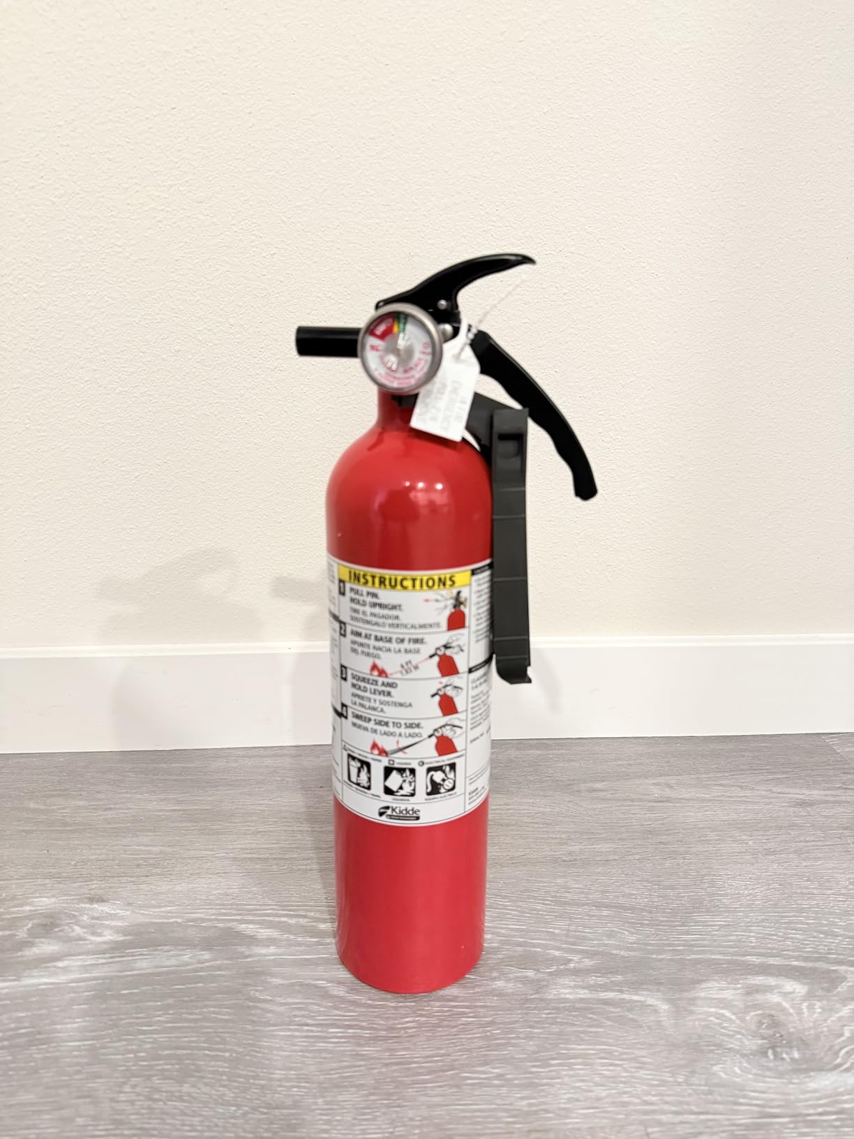Kidde Basic 110 Fire Extinguisher for Home, 1-A:10-B:C, FA110G, 1 Pack customer photo 2