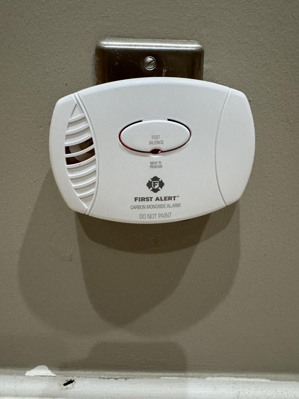 FIRST ALERT CO605 Plug-in Carbon Monoxide Detector with Battery Backup, White customer photo 2