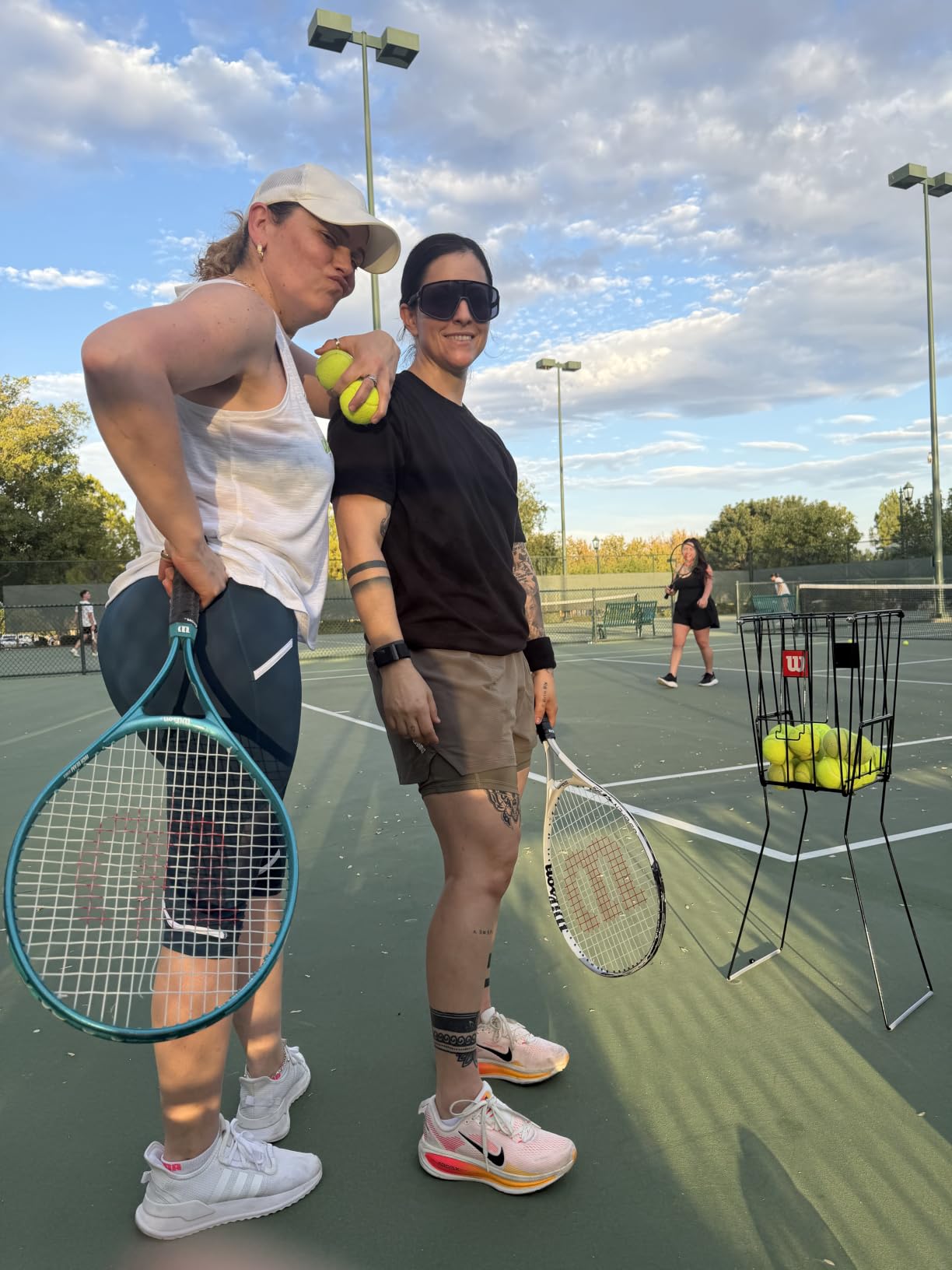 Wilson Unisex Adult Ball Pick Up Basket Tennis Ball Collection Pick-Up Basket, 75 Tennis Balls Capacity, NS customer photo 2