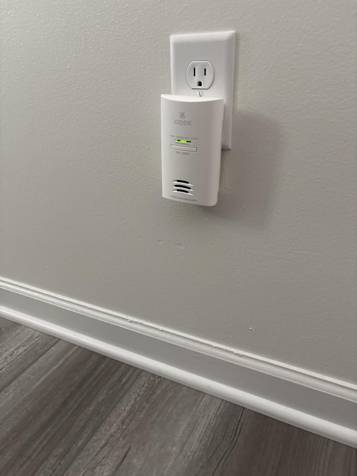 Kidde Carbon Monoxide Detector, Plug-in Wall with AA Battery Backup, Test-Hush Button customer photo 2