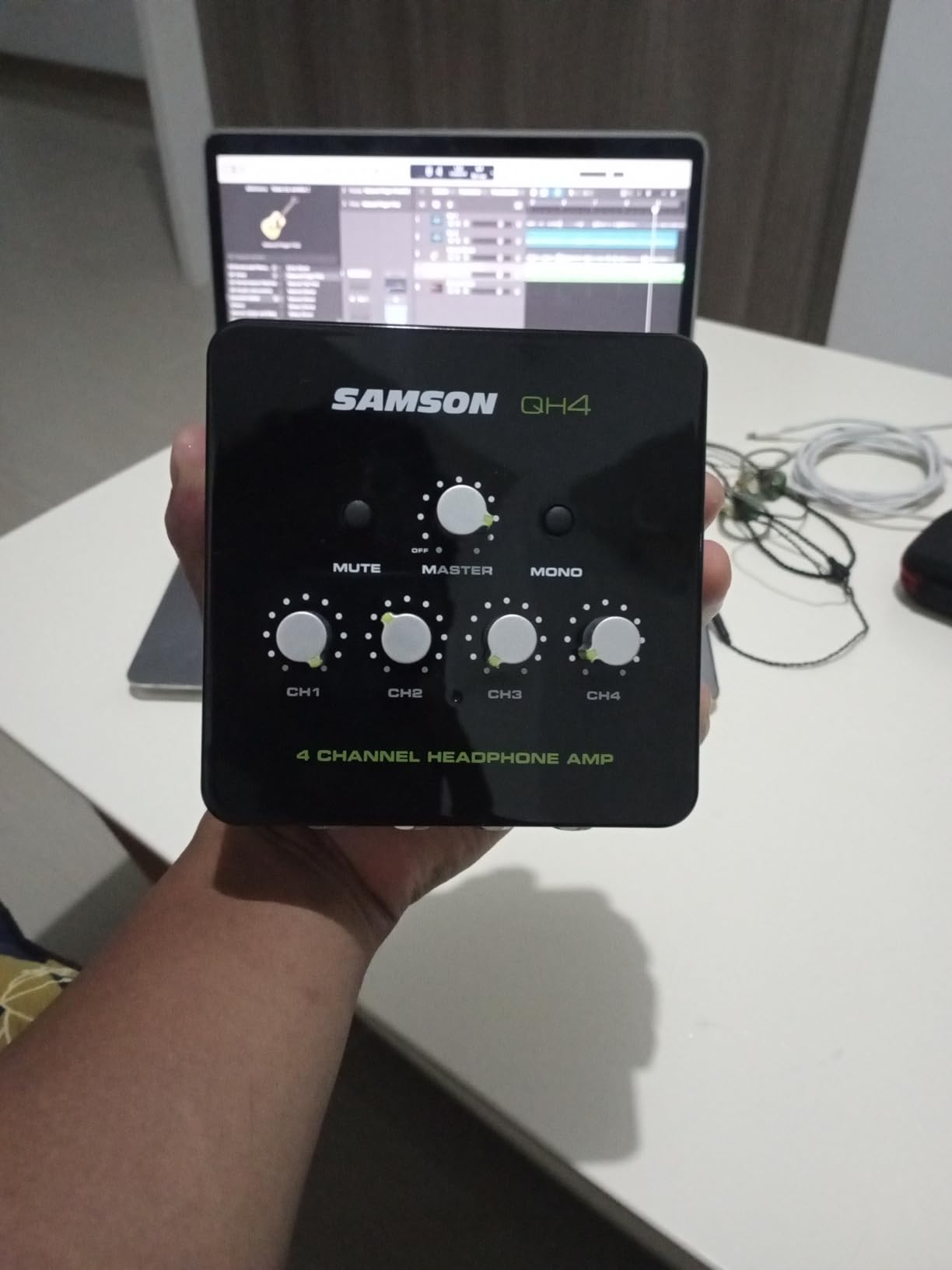 Samson QH4 4-Channel Headphone Amplifier customer photo 1