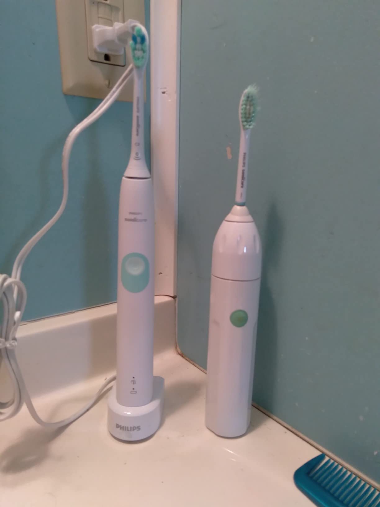 Phillips Sonicare Sonicare ProtectiveClean Removes up to 7x More Plaque, Long lasting 4 day Battery Life Rechargeable Electric Toothbrush, White/Grey customer photo 2