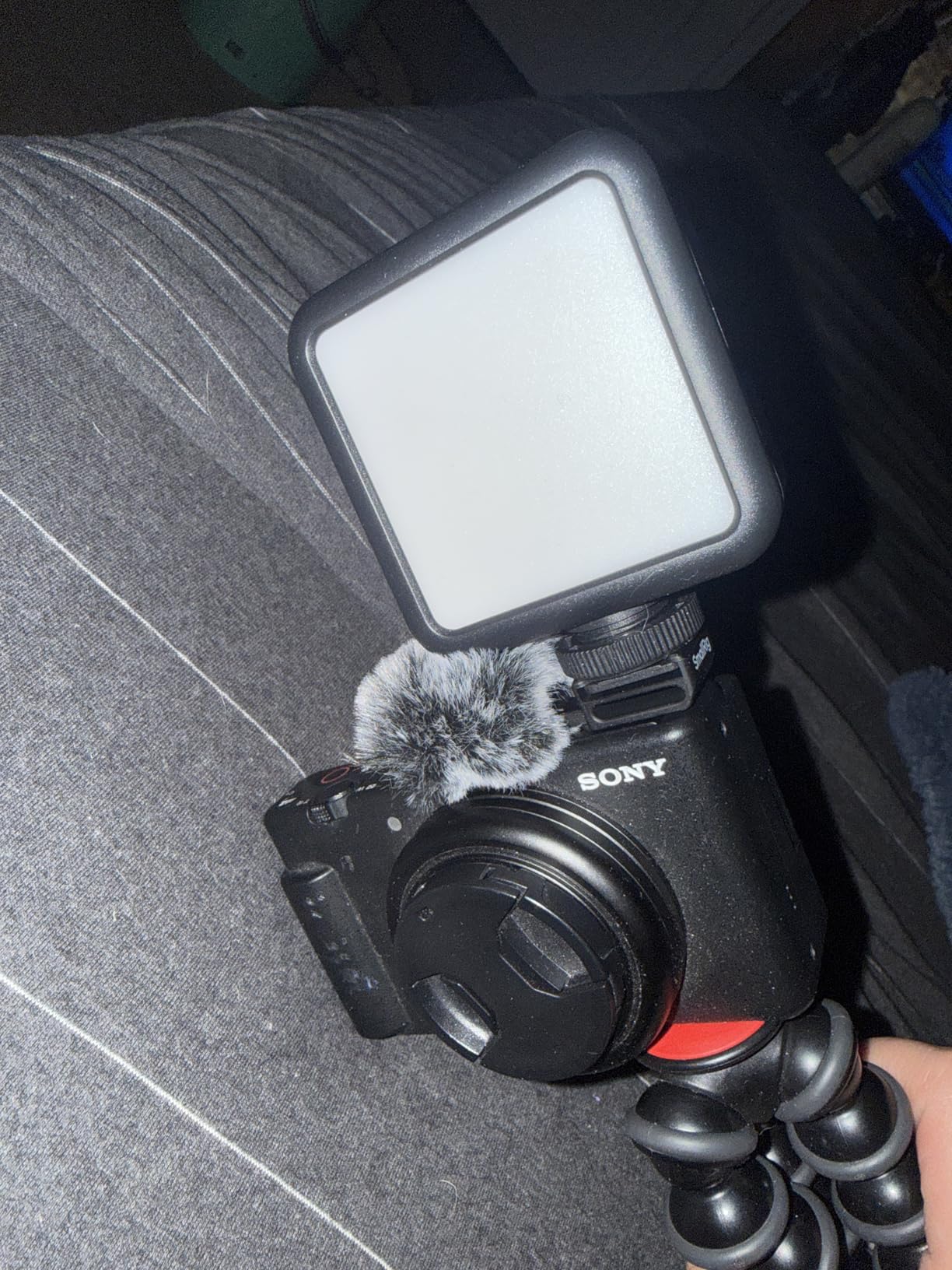 Ulanzi VL49 On-Camera LED Video Fill Light, 5500K 2000mAh Rechargeable customer photo 1