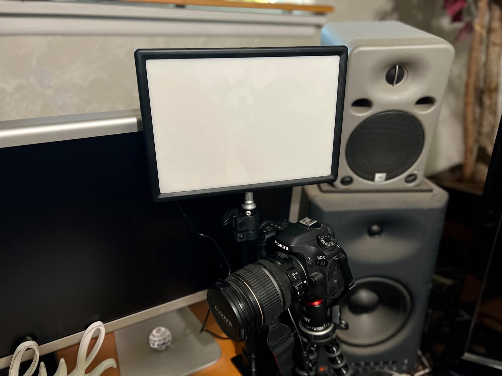 NEEWER LED Video Soft Light Panel,19.5W Ultra Slim Dimmable Bi Color Studio Camera Light with 2PCS 4000mAh Built in Lithium Batteries, 3200-5600K CRI95+ for Photography Video Recording Live Streaming customer photo 1